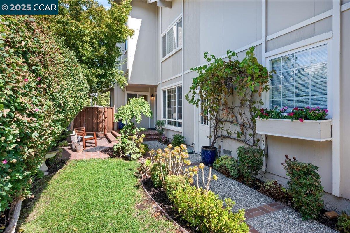 Detail Gallery Image 11 of 60 For 33 Leeds Ct E, Danville,  CA 94526 - 4 Beds | 2/1 Baths
