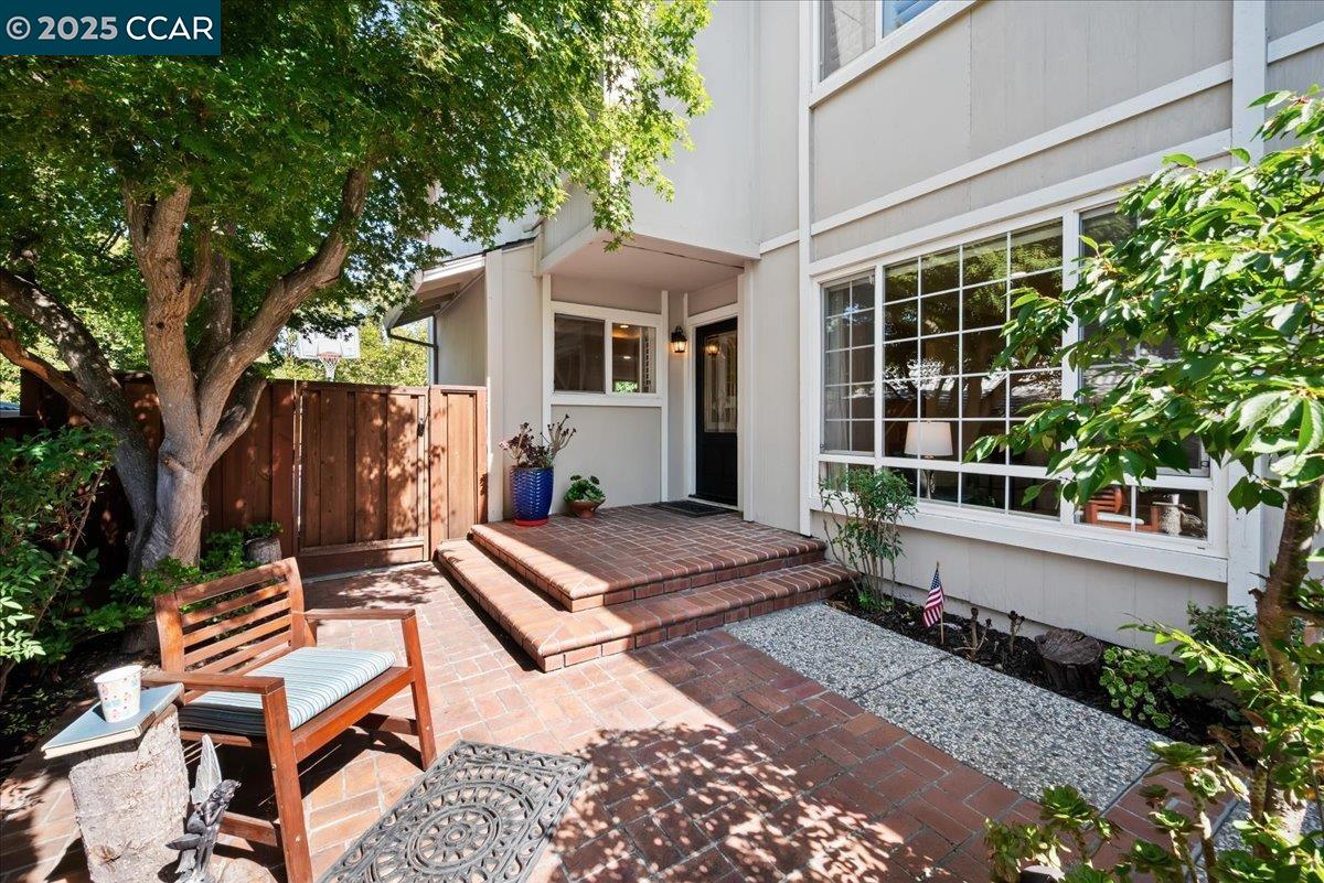 Detail Gallery Image 13 of 60 For 33 Leeds Ct E, Danville,  CA 94526 - 4 Beds | 2/1 Baths