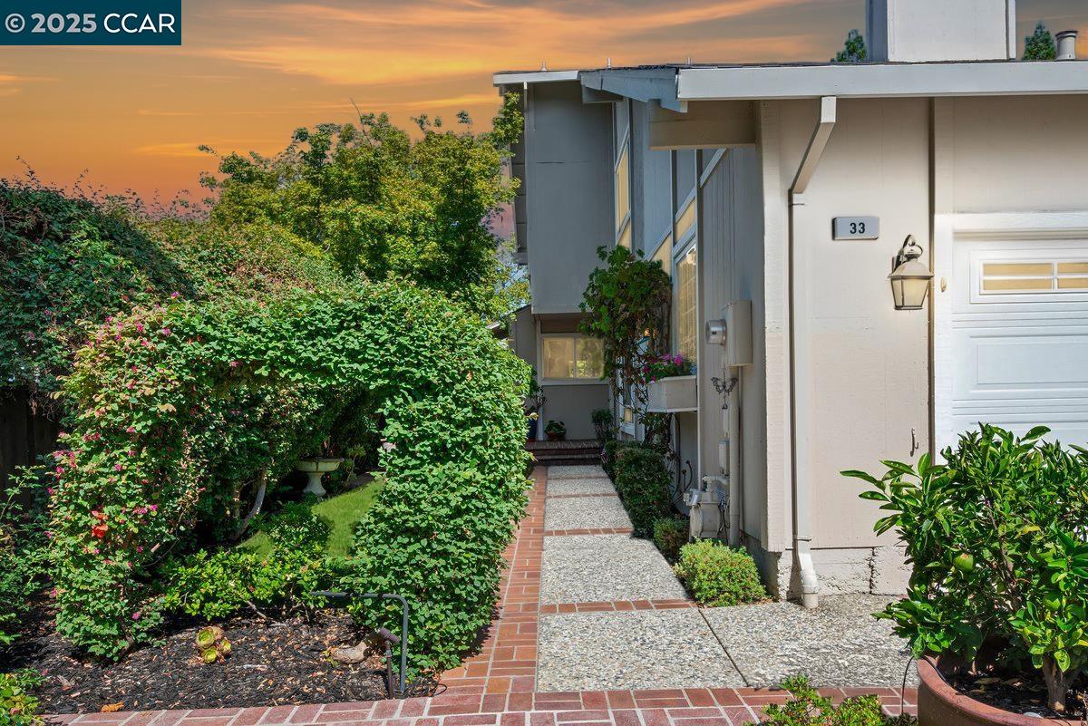 Detail Gallery Image 4 of 60 For 33 Leeds Ct E, Danville,  CA 94526 - 4 Beds | 2/1 Baths