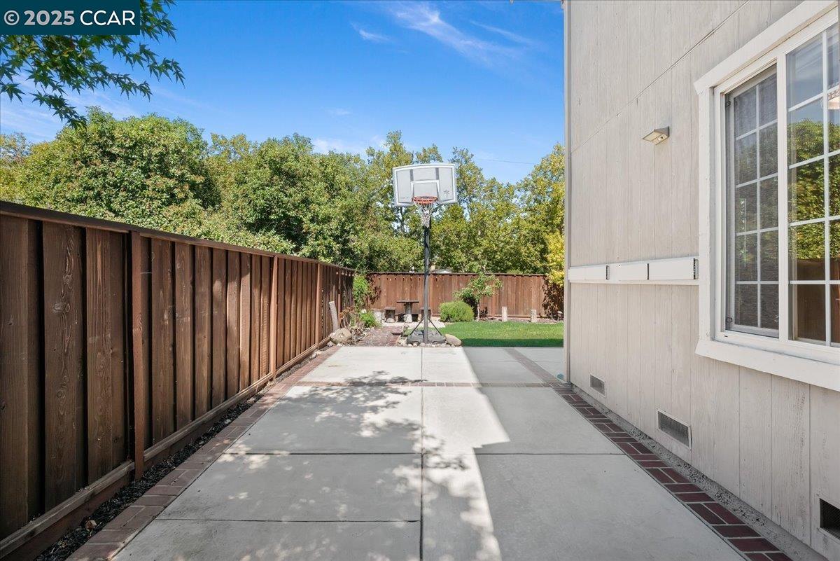 Detail Gallery Image 46 of 60 For 33 Leeds Ct E, Danville,  CA 94526 - 4 Beds | 2/1 Baths