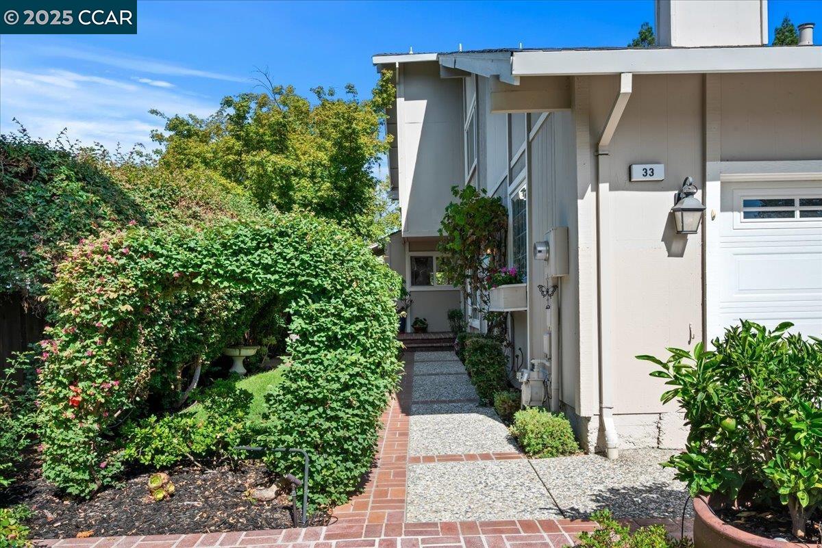 Detail Gallery Image 10 of 60 For 33 Leeds Ct E, Danville,  CA 94526 - 4 Beds | 2/1 Baths