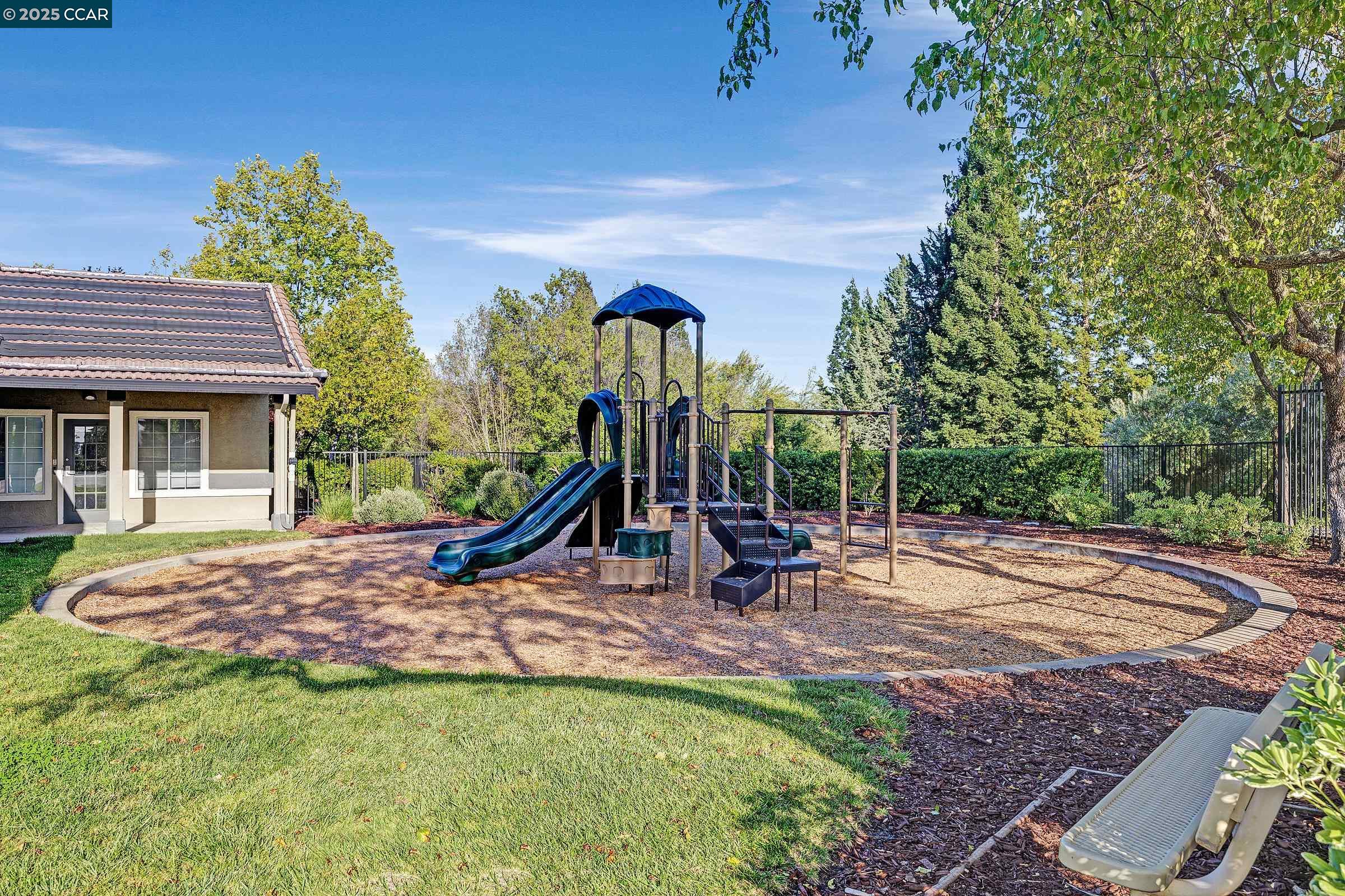 Detail Gallery Image 30 of 36 For 100 Bedford Ct, Danville,  CA 94506 - 5 Beds | 3 Baths