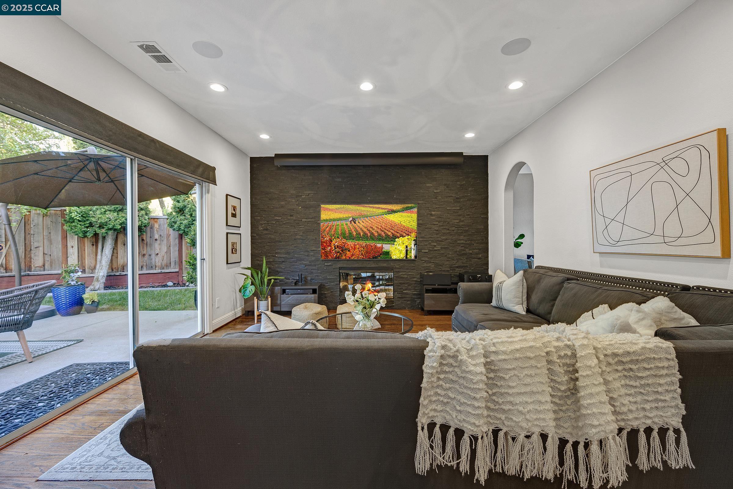 Detail Gallery Image 9 of 36 For 100 Bedford Ct, Danville,  CA 94506 - 5 Beds | 3 Baths