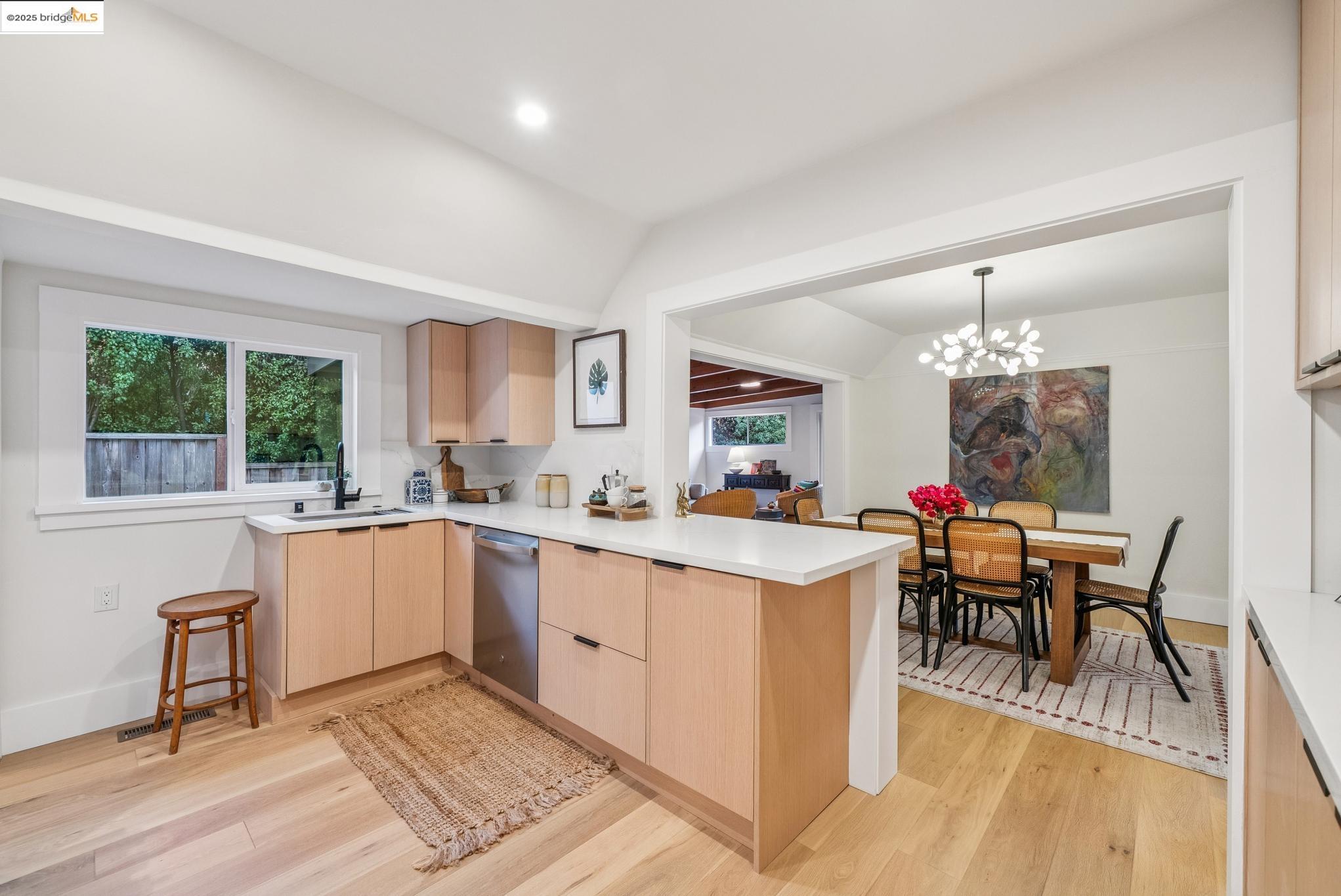 Detail Gallery Image 15 of 60 For 716 Coventry Rd, Kensington,  CA 94707 - 3 Beds | 2 Baths