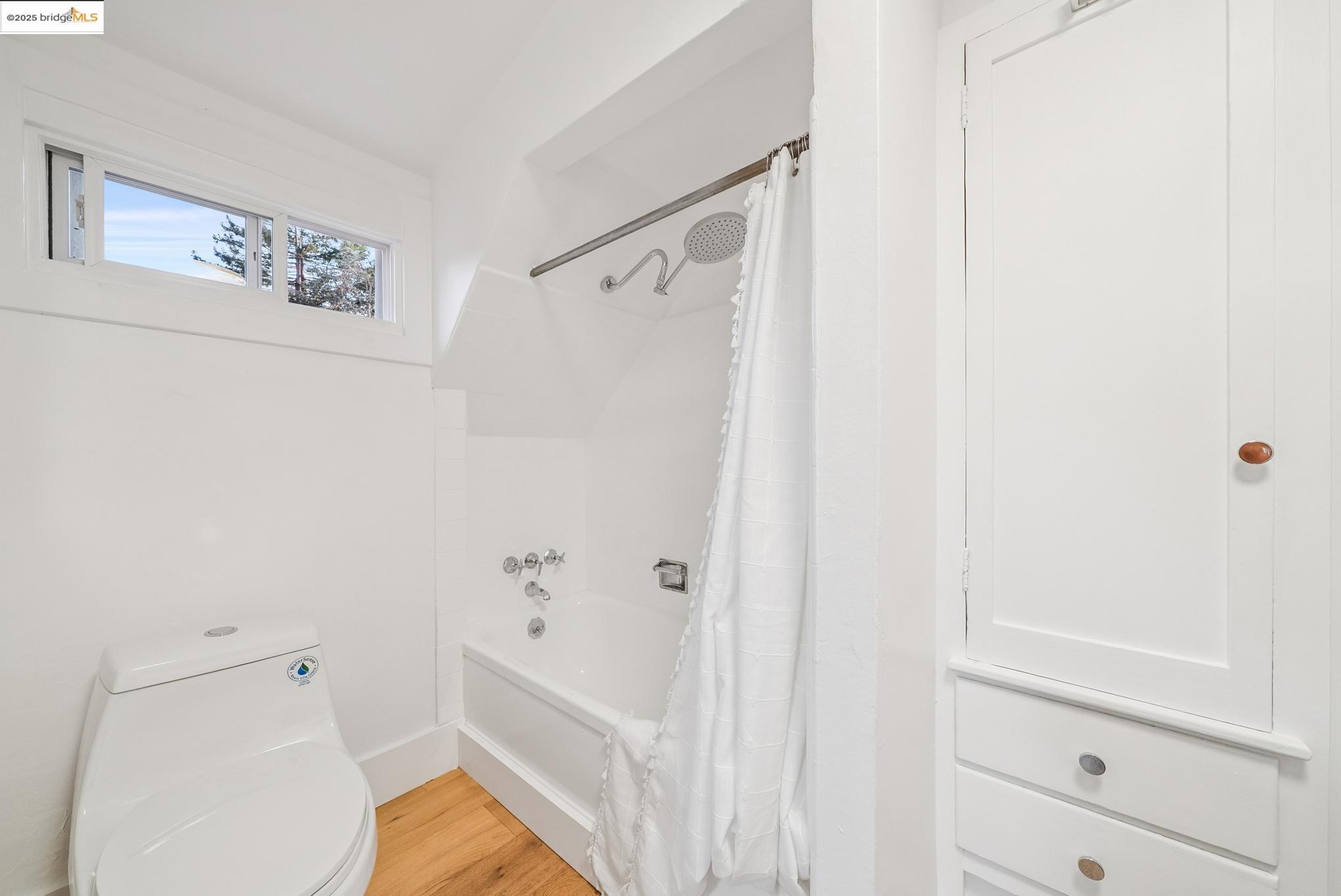 Detail Gallery Image 29 of 60 For 716 Coventry Rd, Kensington,  CA 94707 - 3 Beds | 2 Baths