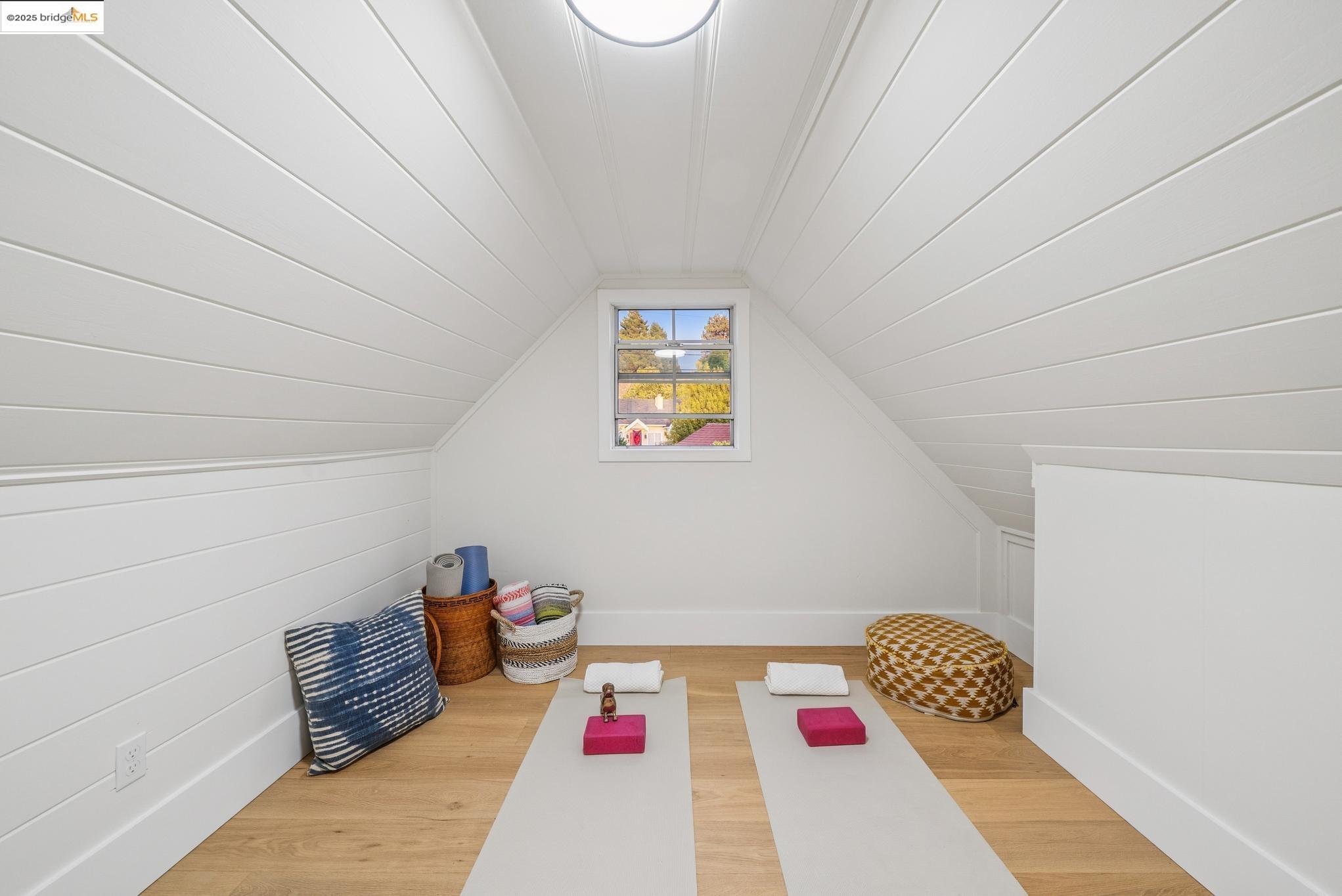 Detail Gallery Image 30 of 60 For 716 Coventry Rd, Kensington,  CA 94707 - 3 Beds | 2 Baths