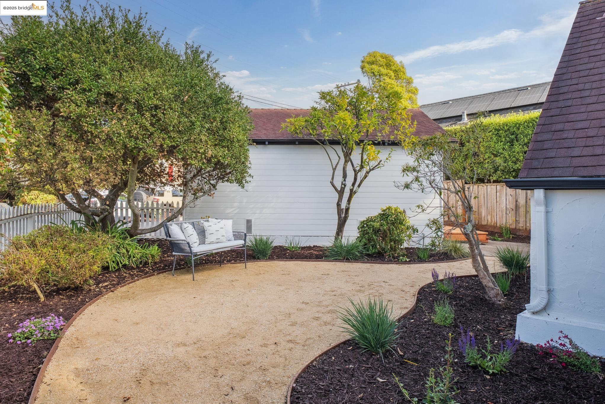 Detail Gallery Image 41 of 60 For 716 Coventry Rd, Kensington,  CA 94707 - 3 Beds | 2 Baths