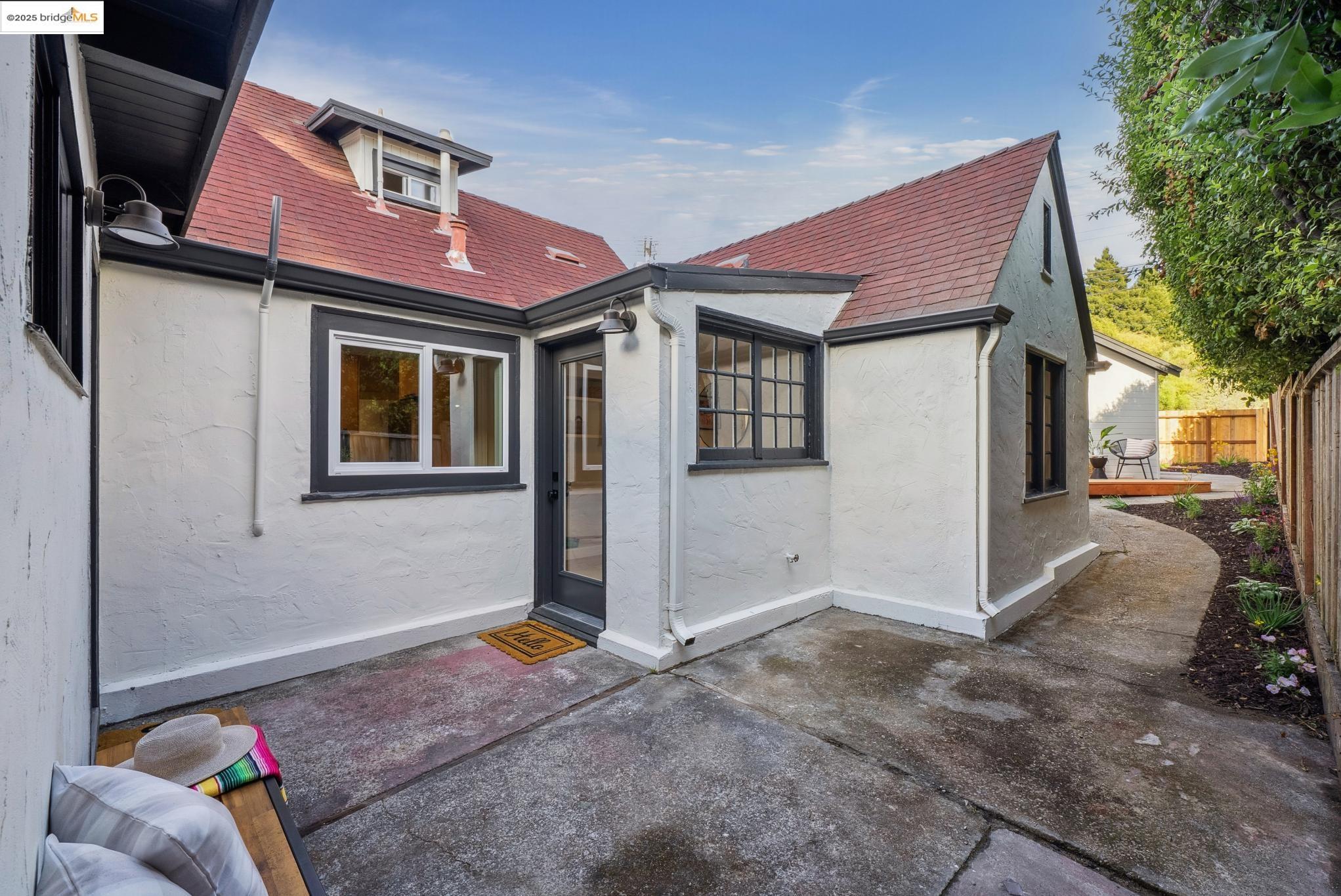 Detail Gallery Image 45 of 60 For 716 Coventry Rd, Kensington,  CA 94707 - 3 Beds | 2 Baths