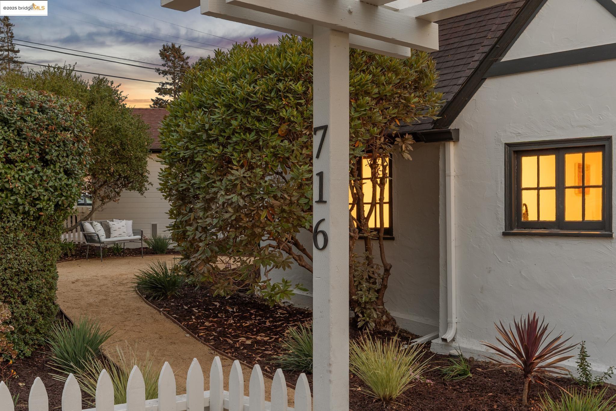 Detail Gallery Image 51 of 60 For 716 Coventry Rd, Kensington,  CA 94707 - 3 Beds | 2 Baths