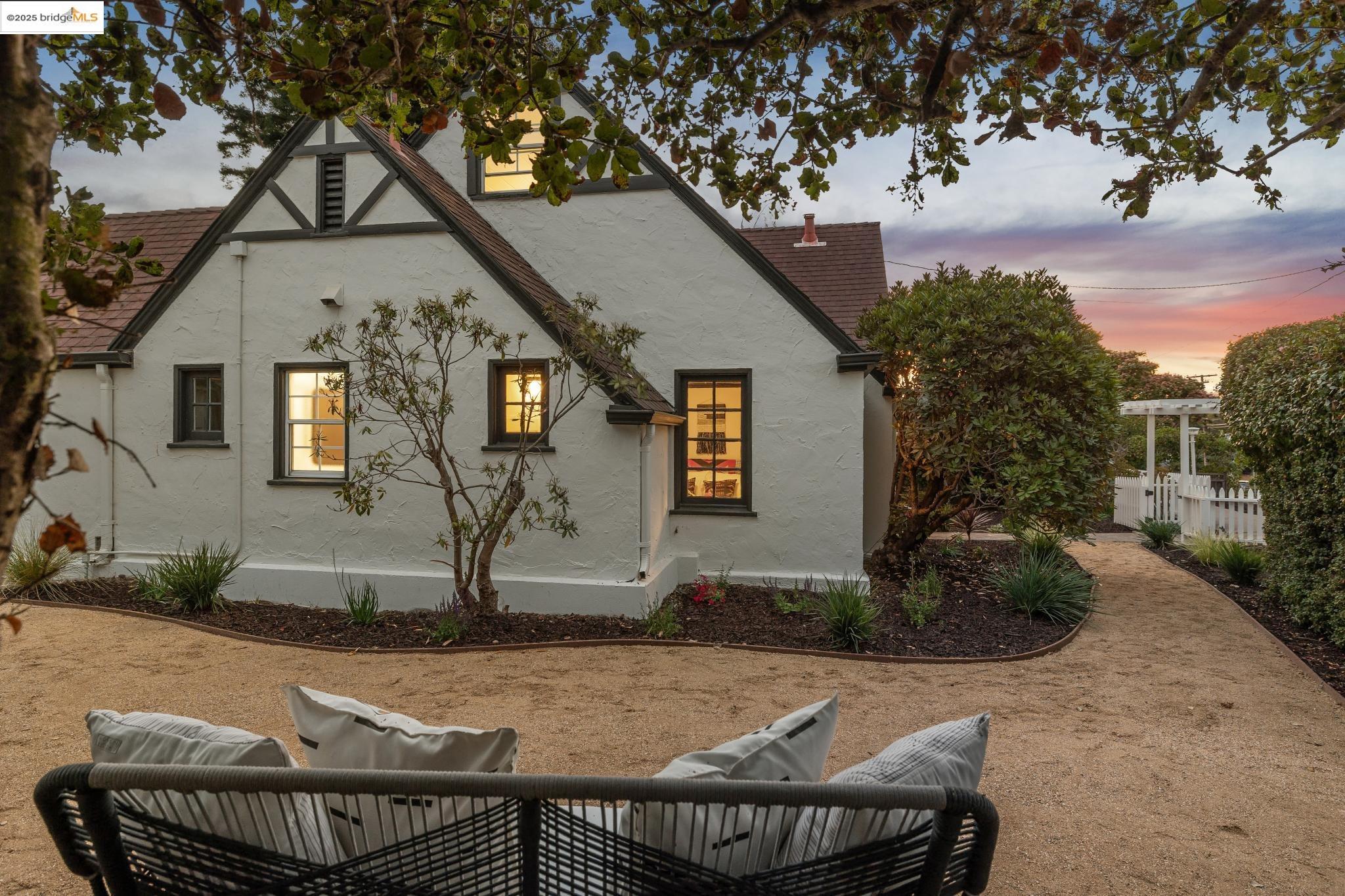Detail Gallery Image 55 of 60 For 716 Coventry Rd, Kensington,  CA 94707 - 3 Beds | 2 Baths