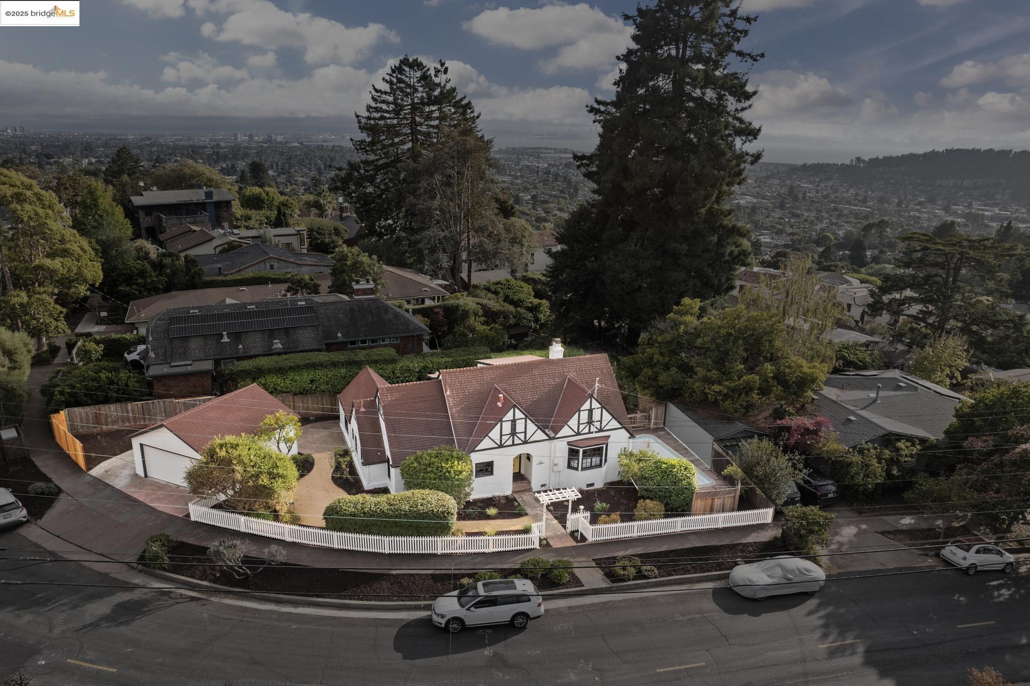 Detail Gallery Image 57 of 60 For 716 Coventry Rd, Kensington,  CA 94707 - 3 Beds | 2 Baths