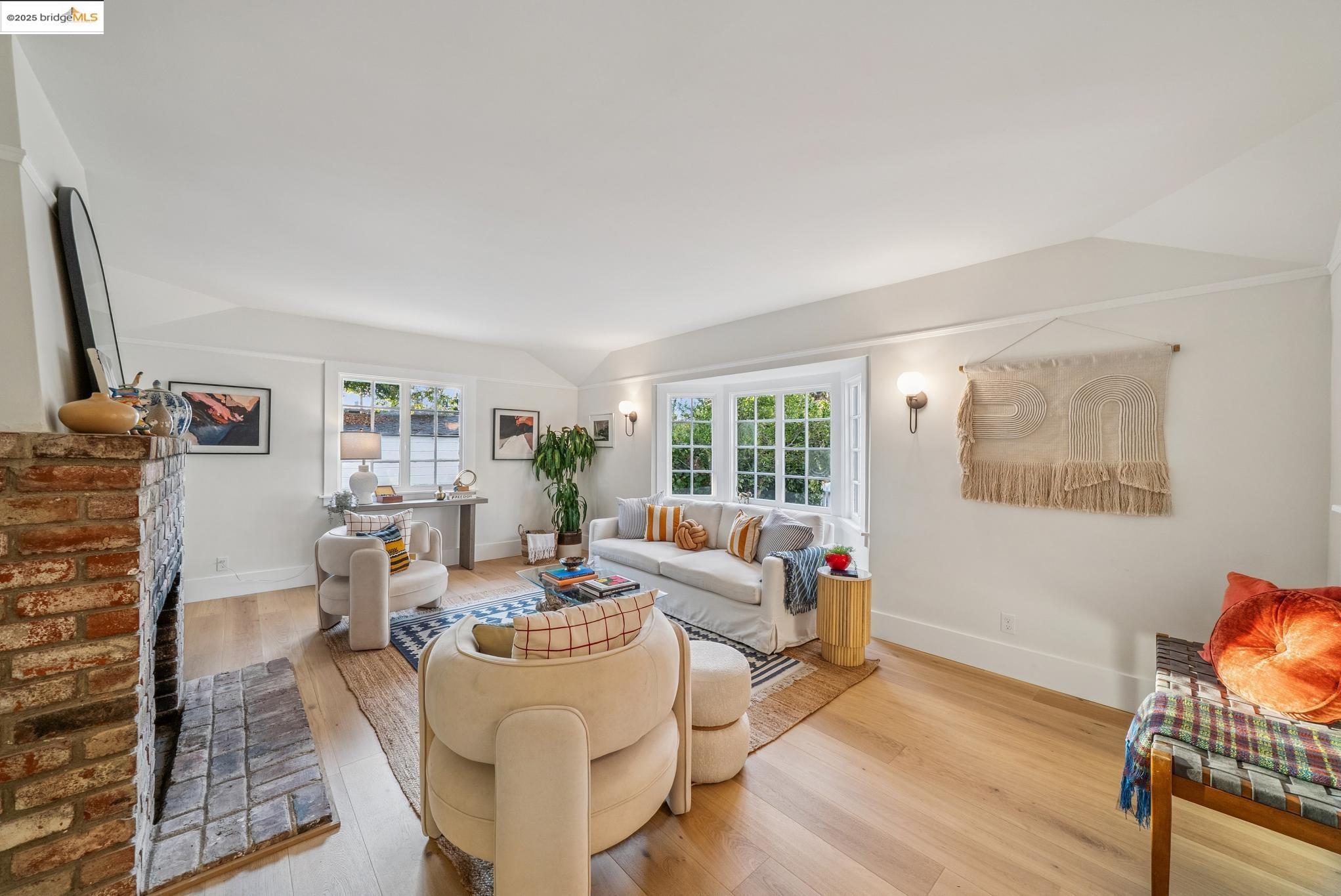 Detail Gallery Image 7 of 60 For 716 Coventry Rd, Kensington,  CA 94707 - 3 Beds | 2 Baths