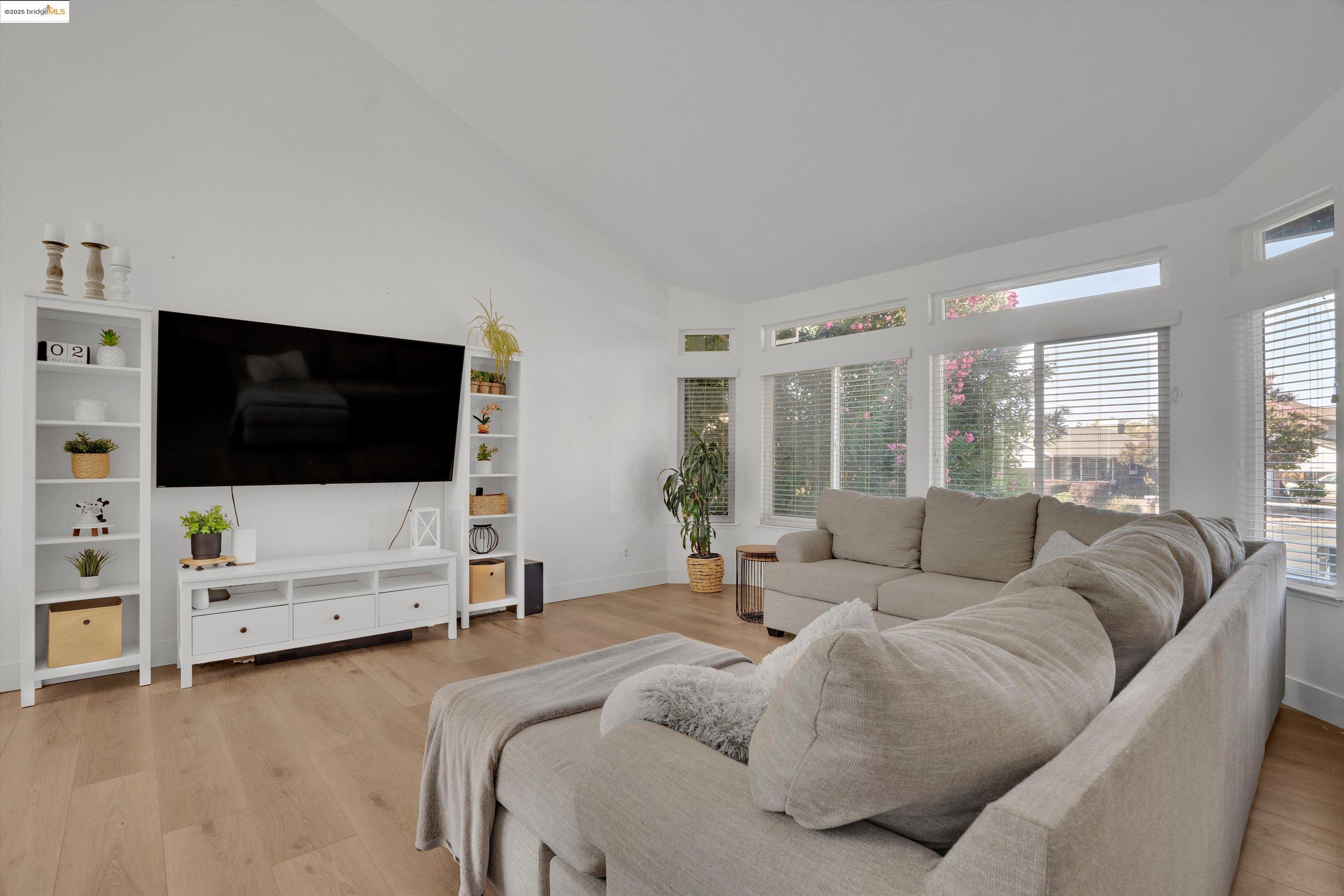 Detail Gallery Image 9 of 45 For 235 Pecan Pl, Brentwood,  CA 94513 - 4 Beds | 2/1 Baths