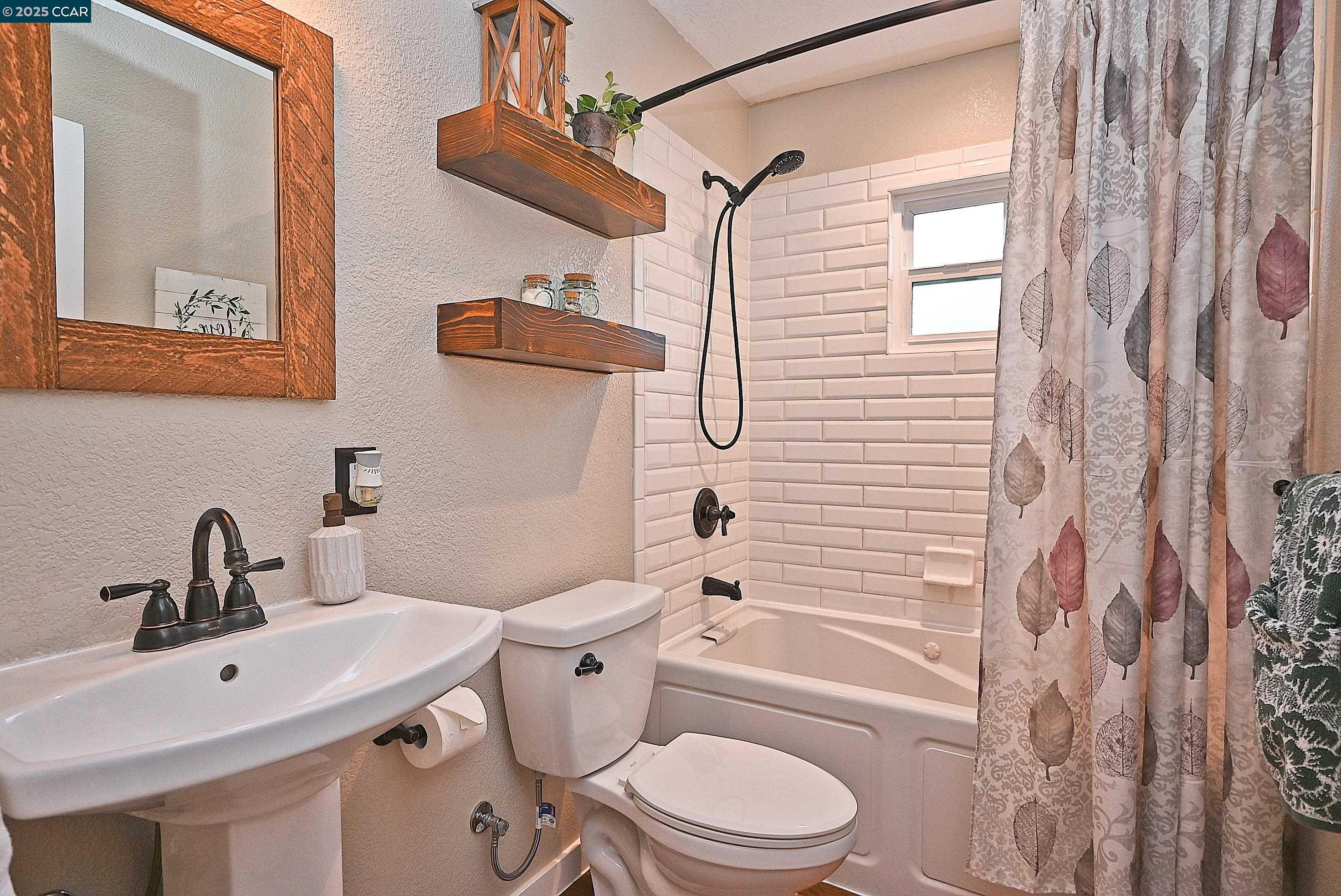 Detail Gallery Image 12 of 57 For 1617 Castro Street, Martinez,  CA 94553 - 2 Beds | 2 Baths