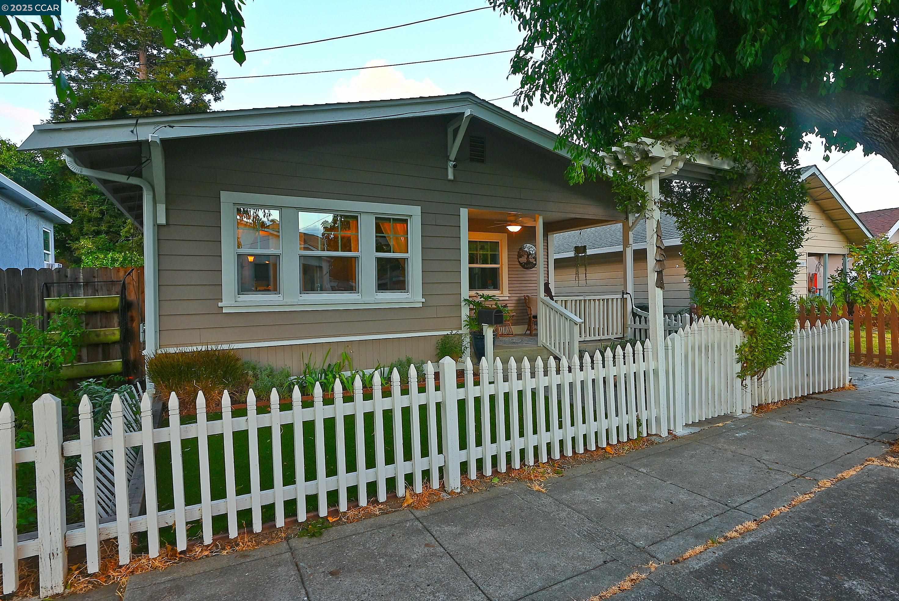 Detail Gallery Image 15 of 57 For 1617 Castro Street, Martinez,  CA 94553 - 2 Beds | 2 Baths