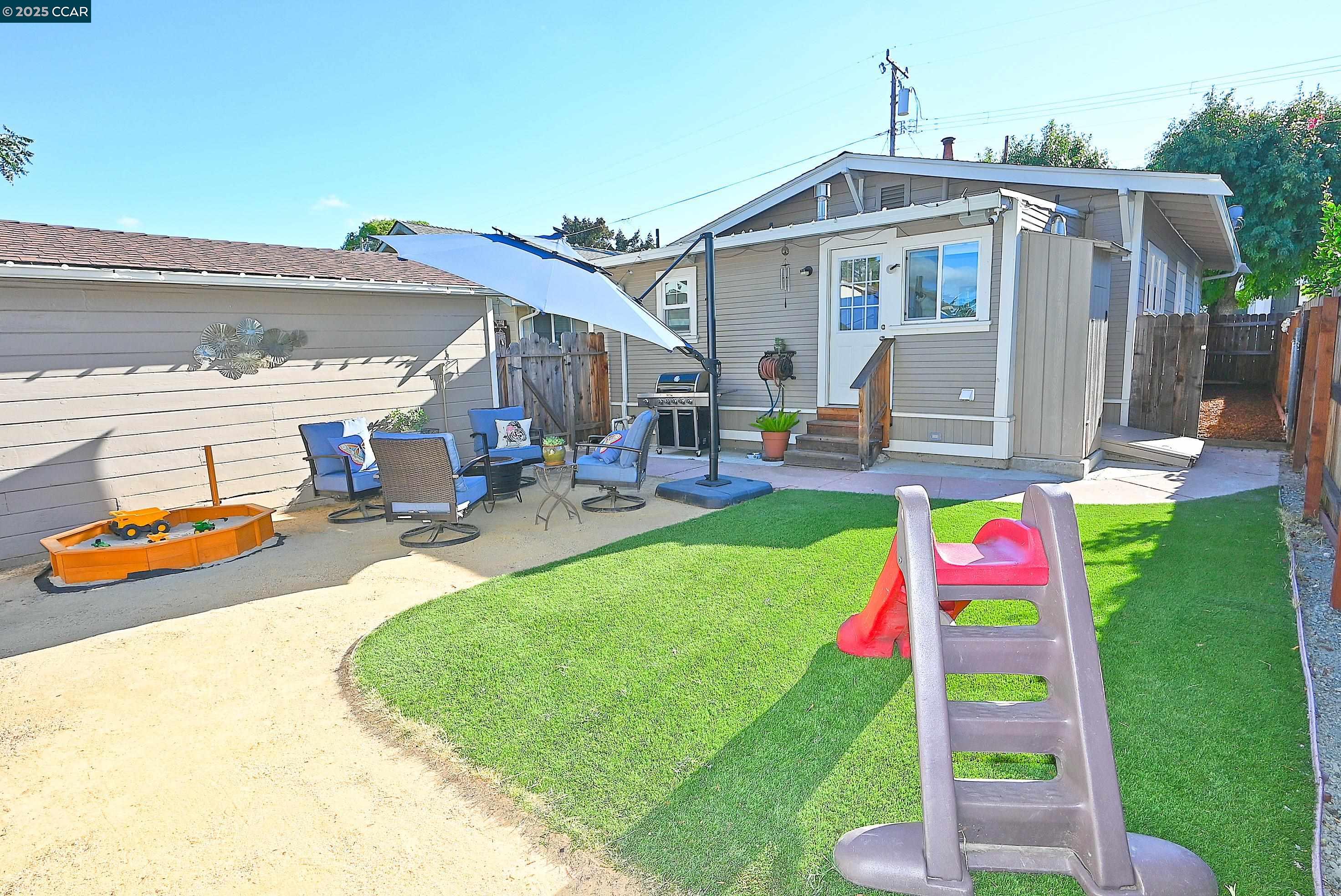 Detail Gallery Image 17 of 57 For 1617 Castro Street, Martinez,  CA 94553 - 2 Beds | 2 Baths