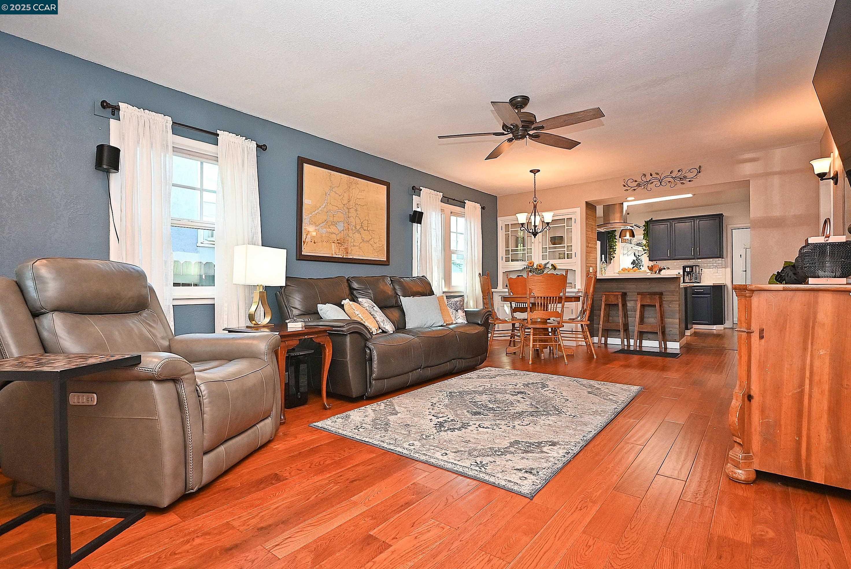 Detail Gallery Image 5 of 57 For 1617 Castro Street, Martinez,  CA 94553 - 2 Beds | 2 Baths