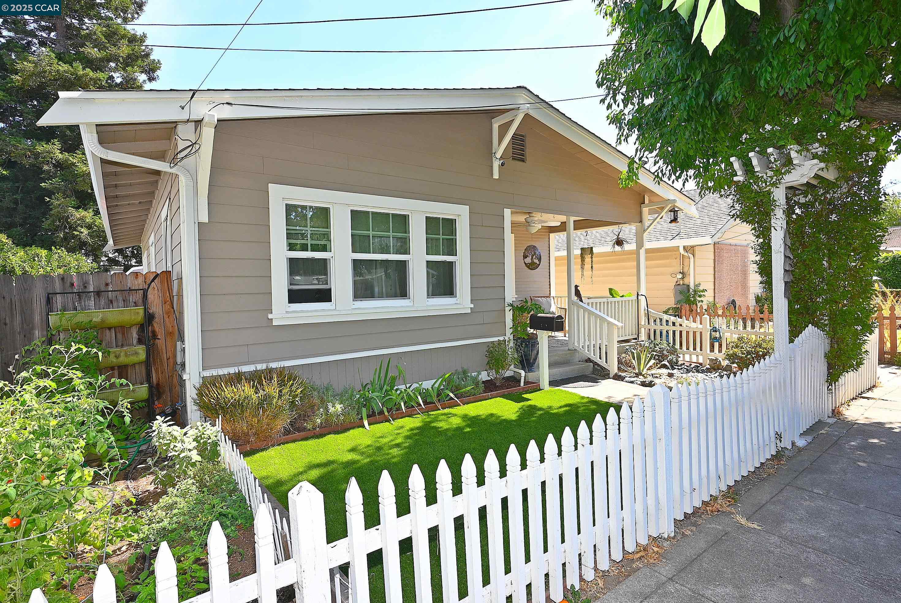 Detail Gallery Image 40 of 57 For 1617 Castro Street, Martinez,  CA 94553 - 2 Beds | 2 Baths