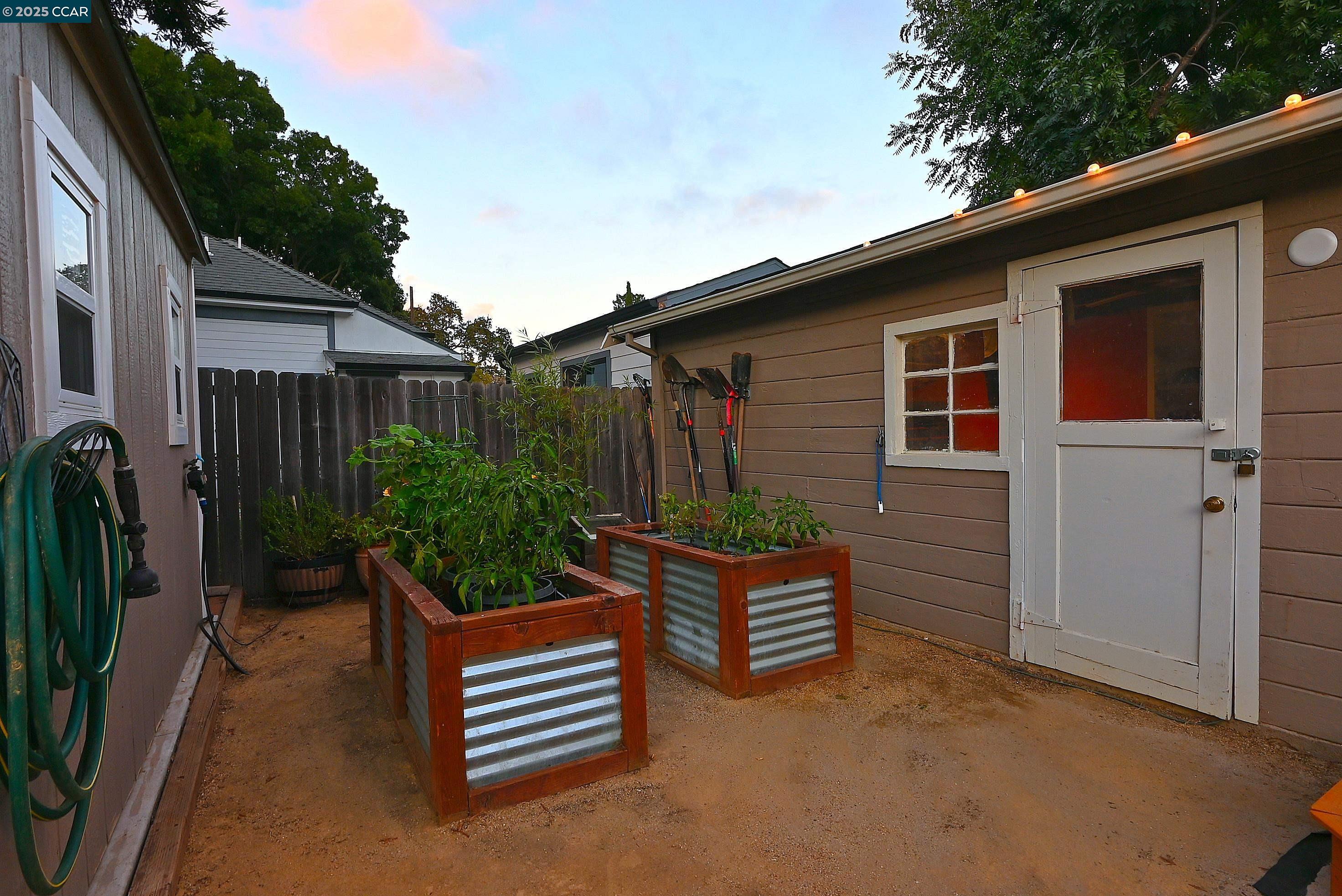 Detail Gallery Image 50 of 57 For 1617 Castro Street, Martinez,  CA 94553 - 2 Beds | 2 Baths