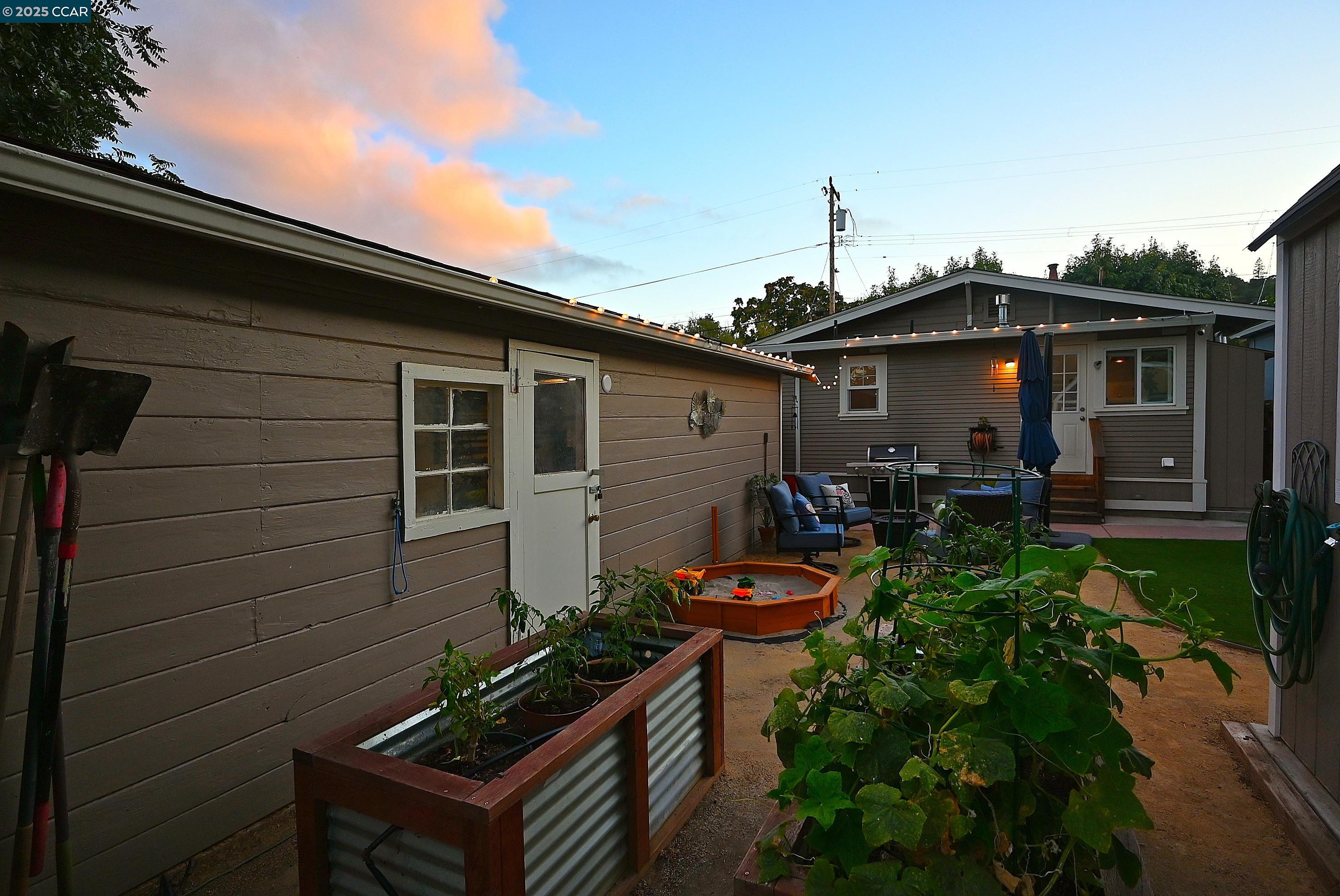 Detail Gallery Image 51 of 57 For 1617 Castro Street, Martinez,  CA 94553 - 2 Beds | 2 Baths
