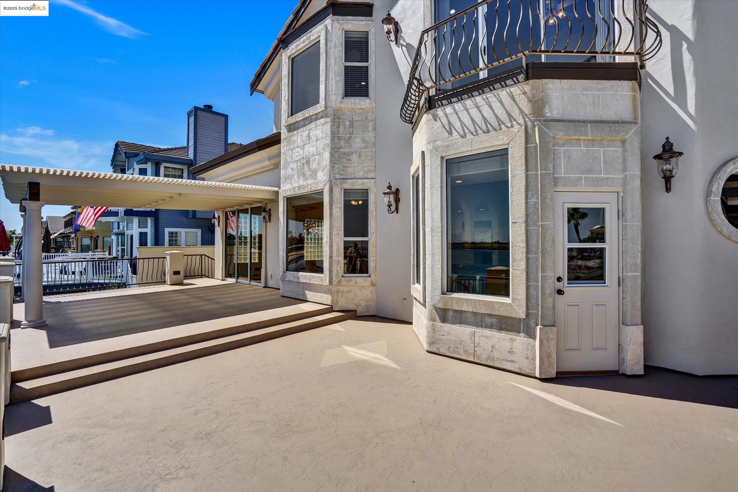 Detail Gallery Image 17 of 21 For 5840 Starboard Dr, Discovery Bay,  CA 94505 - 4 Beds | 4 Baths