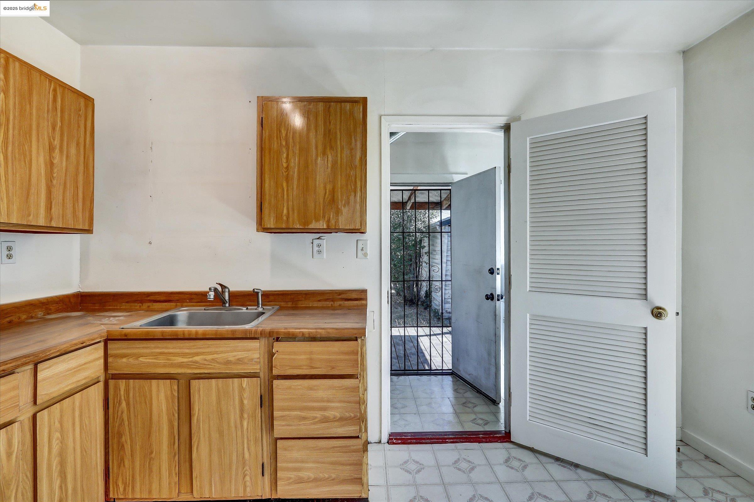 Detail Gallery Image 29 of 60 For 2506 61st Ave, Oakland,  CA 94605 - 2 Beds | 1 Baths