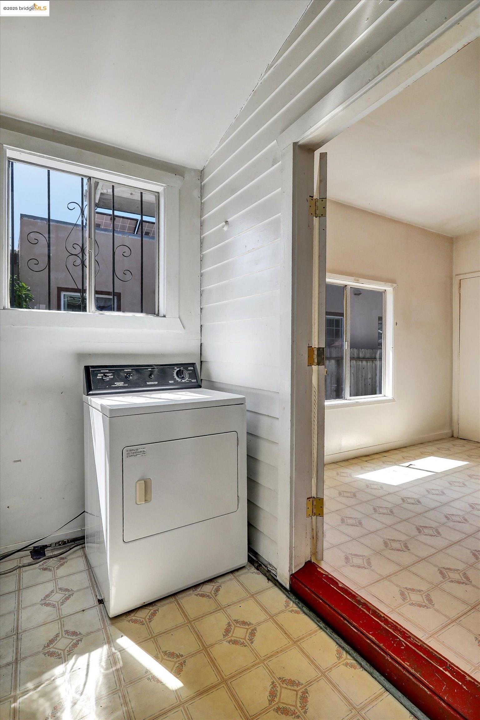 Detail Gallery Image 31 of 60 For 2506 61st Ave, Oakland,  CA 94605 - 2 Beds | 1 Baths