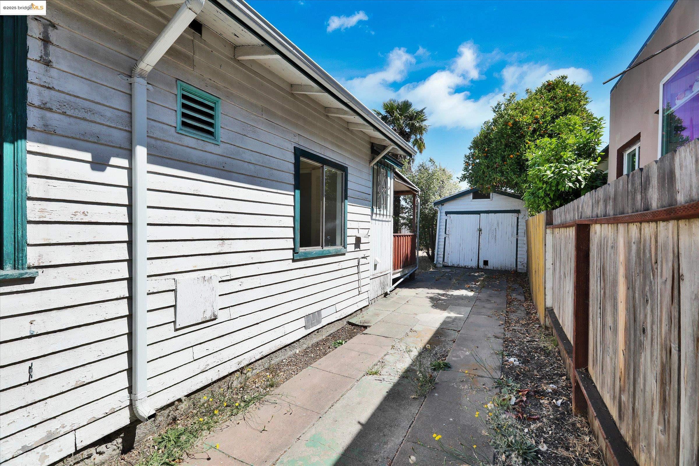 Detail Gallery Image 39 of 60 For 2506 61st Ave, Oakland,  CA 94605 - 2 Beds | 1 Baths