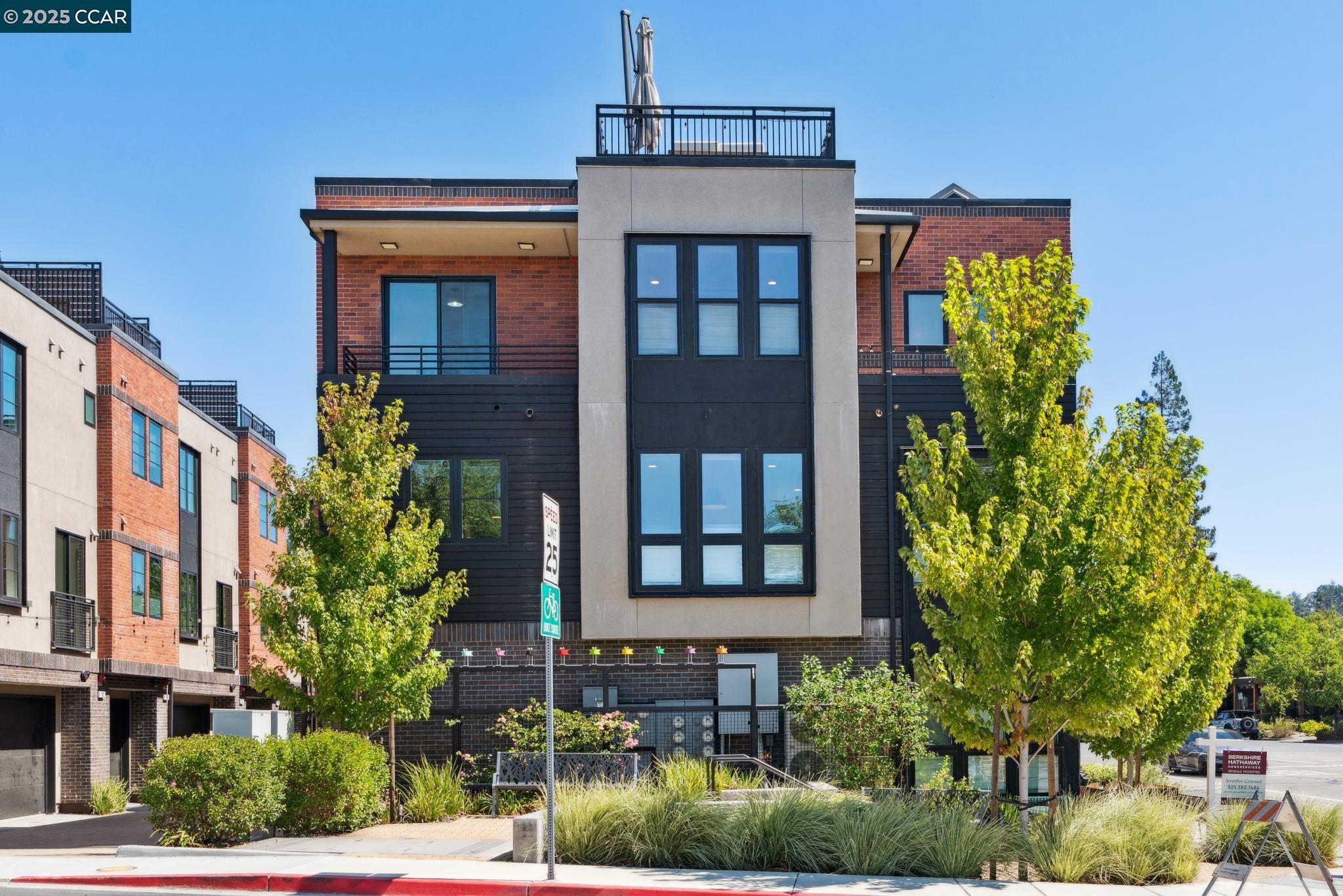 Detail Gallery Image 39 of 41 For 900 Brown Ave, Lafayette,  CA 94549 - 2 Beds | 2/1 Baths