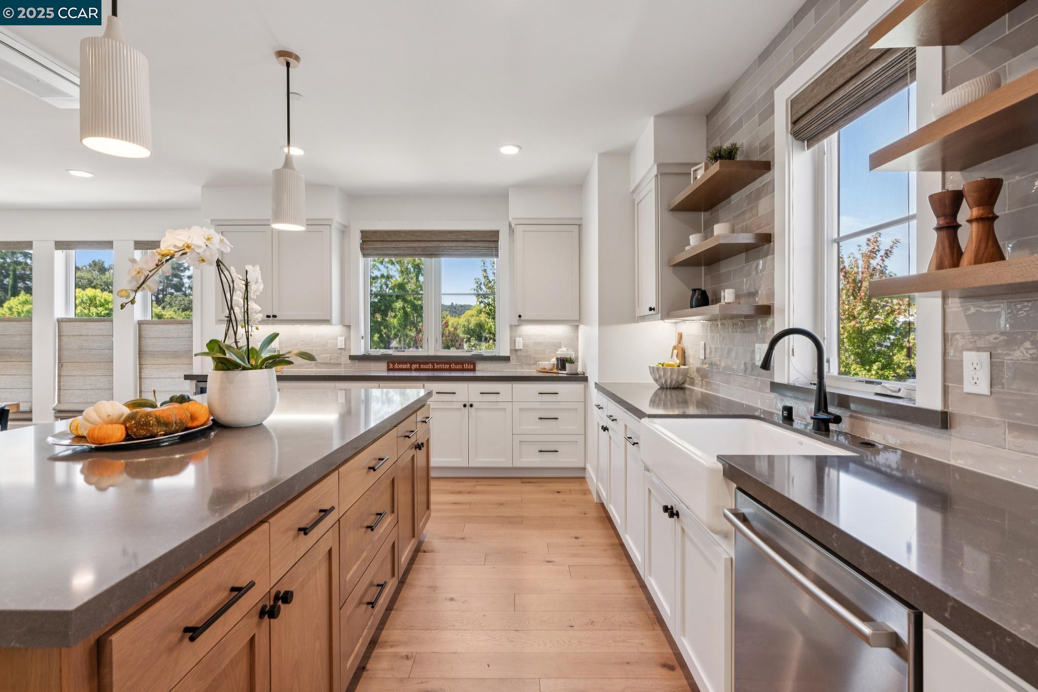 Detail Gallery Image 9 of 41 For 900 Brown Ave, Lafayette,  CA 94549 - 2 Beds | 2/1 Baths