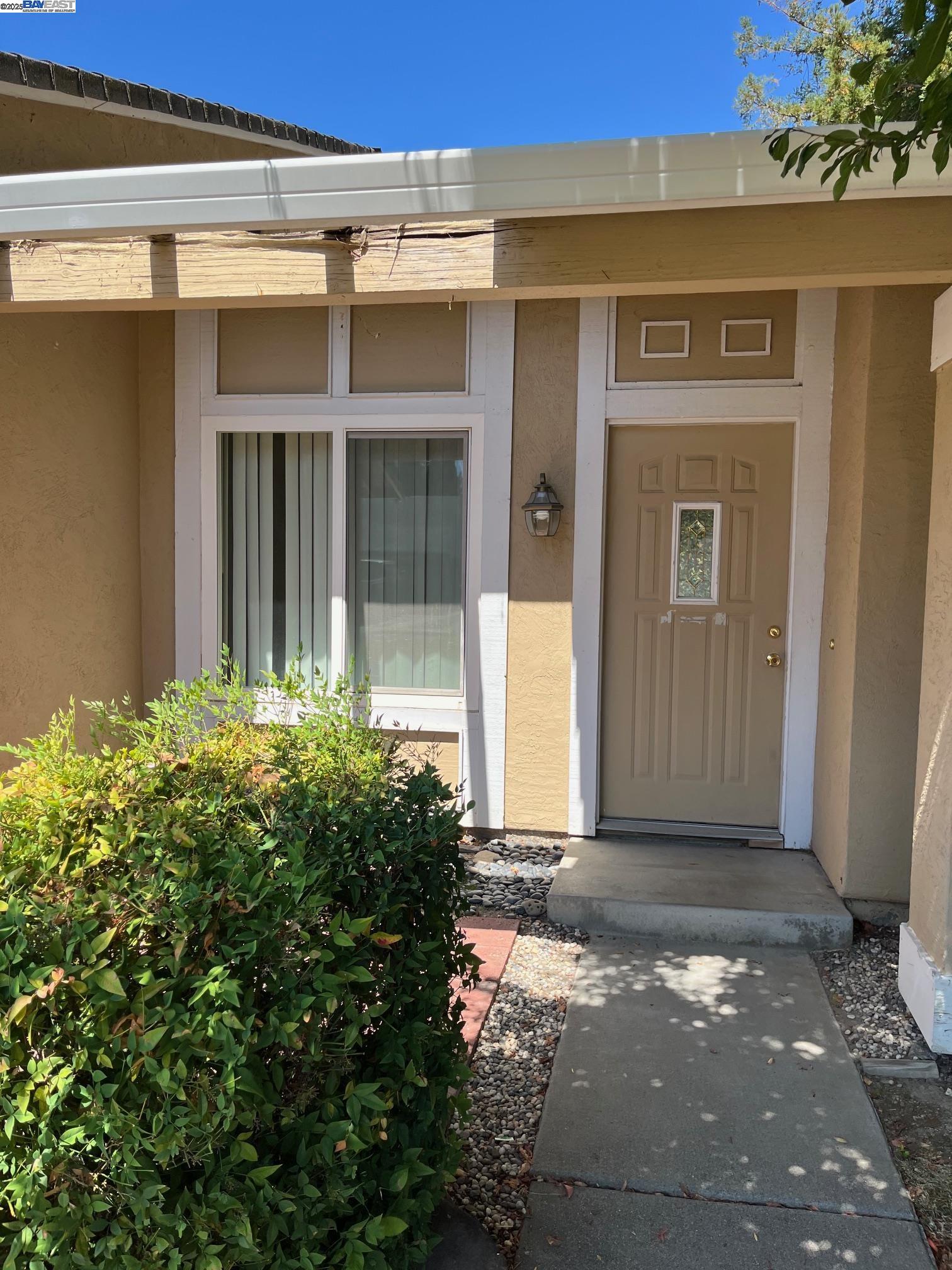 Detail Gallery Image 2 of 24 For 4205 Mairmont Dr, Pleasanton,  CA 94566 - 4 Beds | 2 Baths