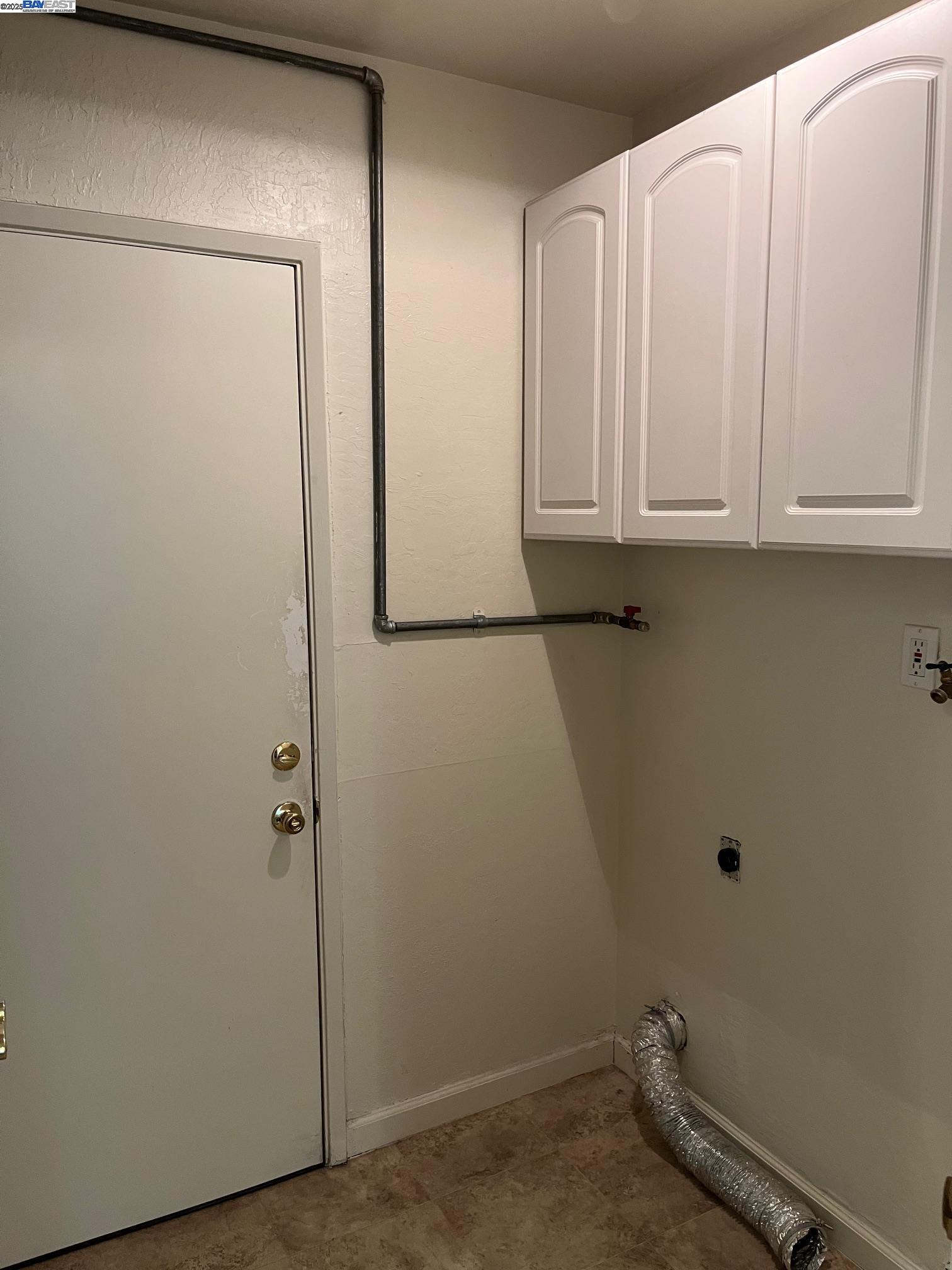 Detail Gallery Image 12 of 24 For 4205 Mairmont Dr, Pleasanton,  CA 94566 - 4 Beds | 2 Baths