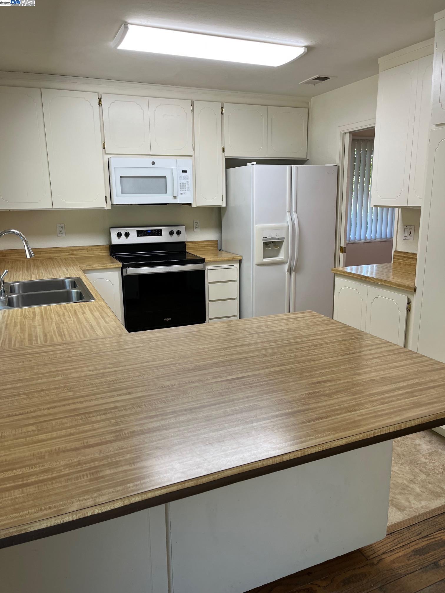 Detail Gallery Image 15 of 24 For 4205 Mairmont Dr, Pleasanton,  CA 94566 - 4 Beds | 2 Baths
