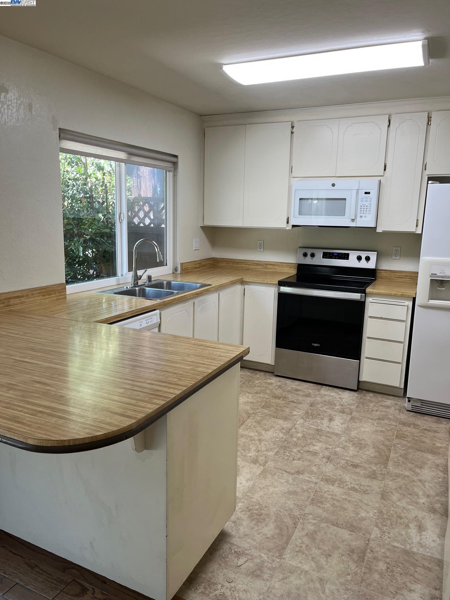 Detail Gallery Image 16 of 24 For 4205 Mairmont Dr, Pleasanton,  CA 94566 - 4 Beds | 2 Baths