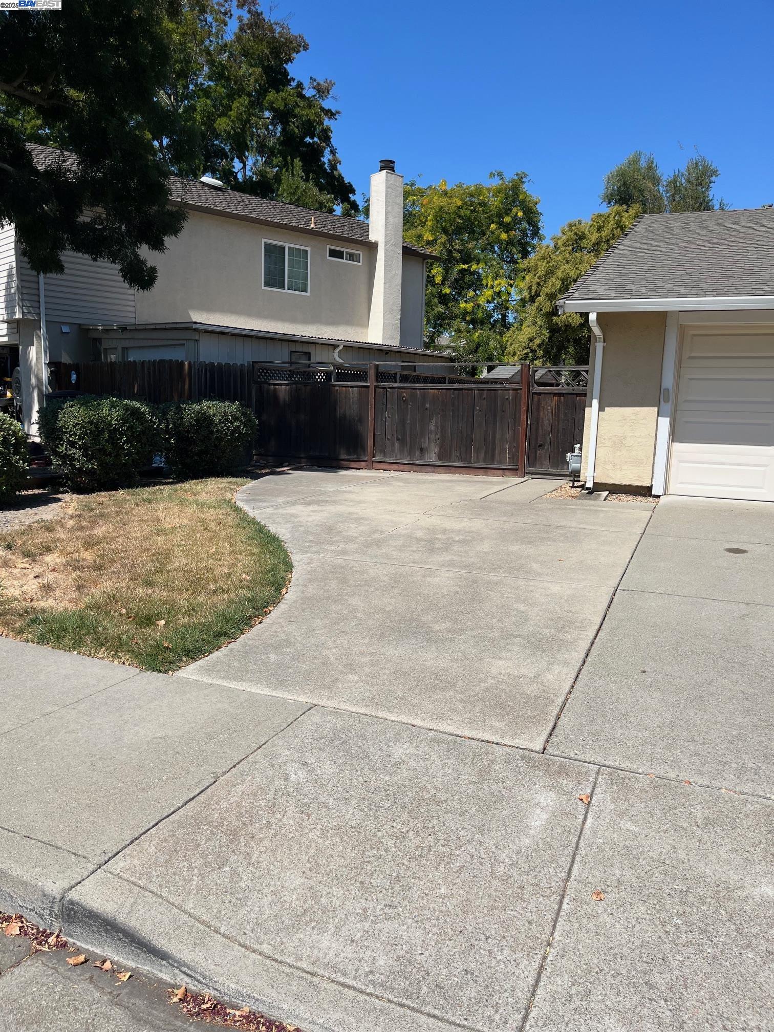 Detail Gallery Image 4 of 24 For 4205 Mairmont Dr, Pleasanton,  CA 94566 - 4 Beds | 2 Baths