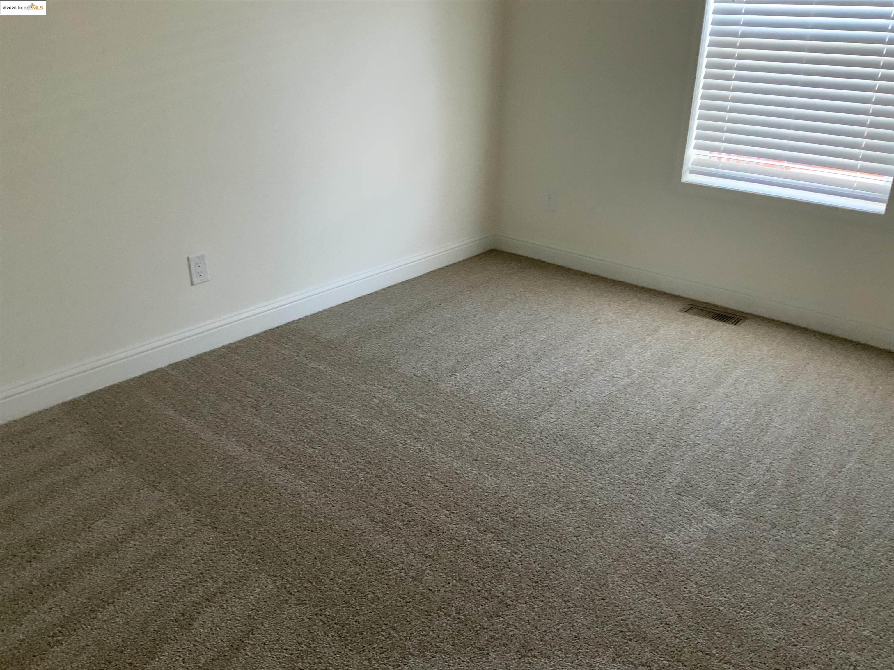 Detail Gallery Image 12 of 23 For 77 Hilo Dr., Pittsburg,  CA 94565-0000 - 3 Beds | 2 Baths