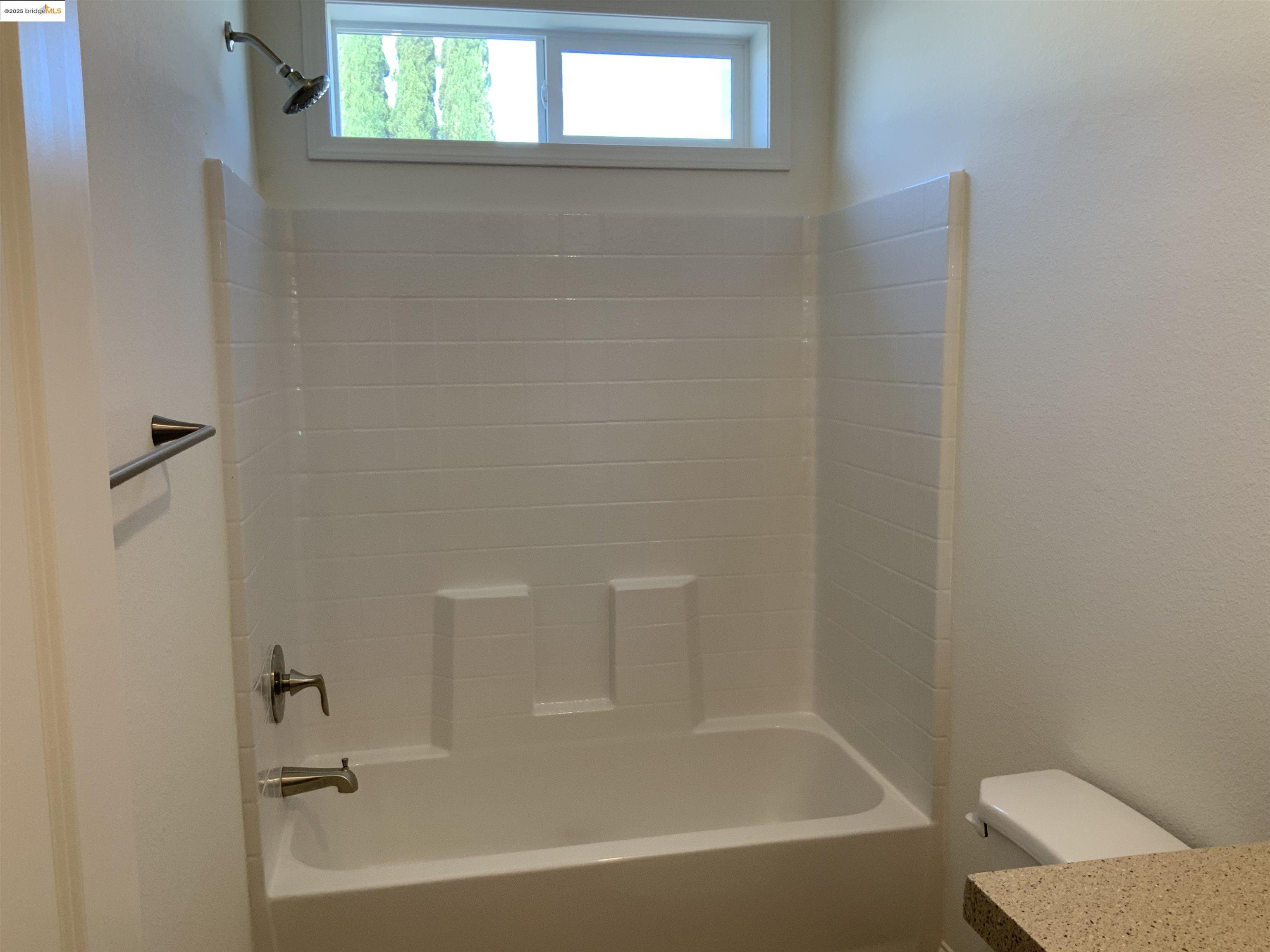 Detail Gallery Image 18 of 23 For 77 Hilo Dr., Pittsburg,  CA 94565-0000 - 3 Beds | 2 Baths