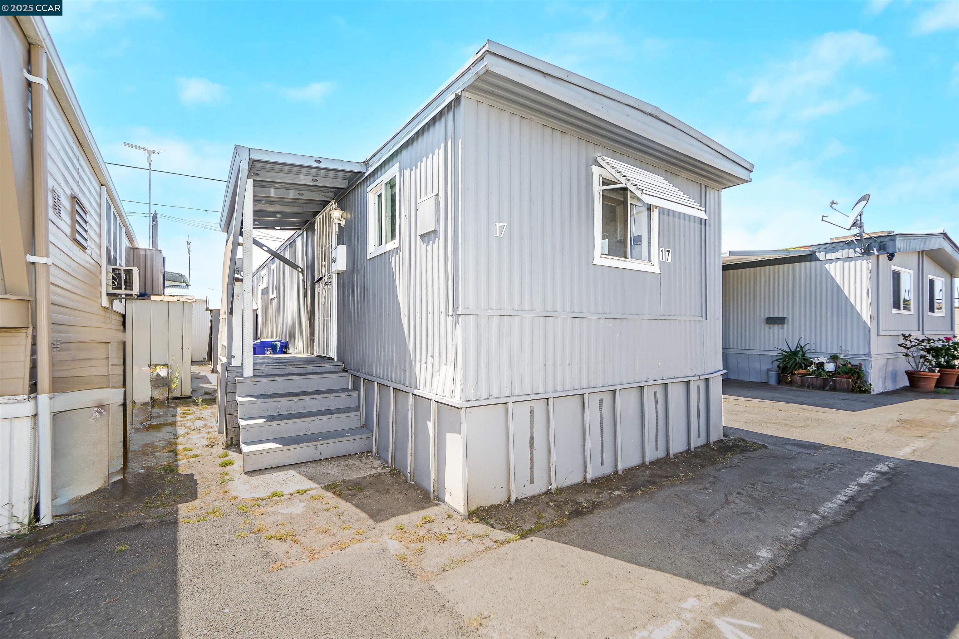 Detail Gallery Image 2 of 26 For 1153 Rumrill Blvd #17,  San Pablo,  CA 94806 - 2 Beds | 1 Baths