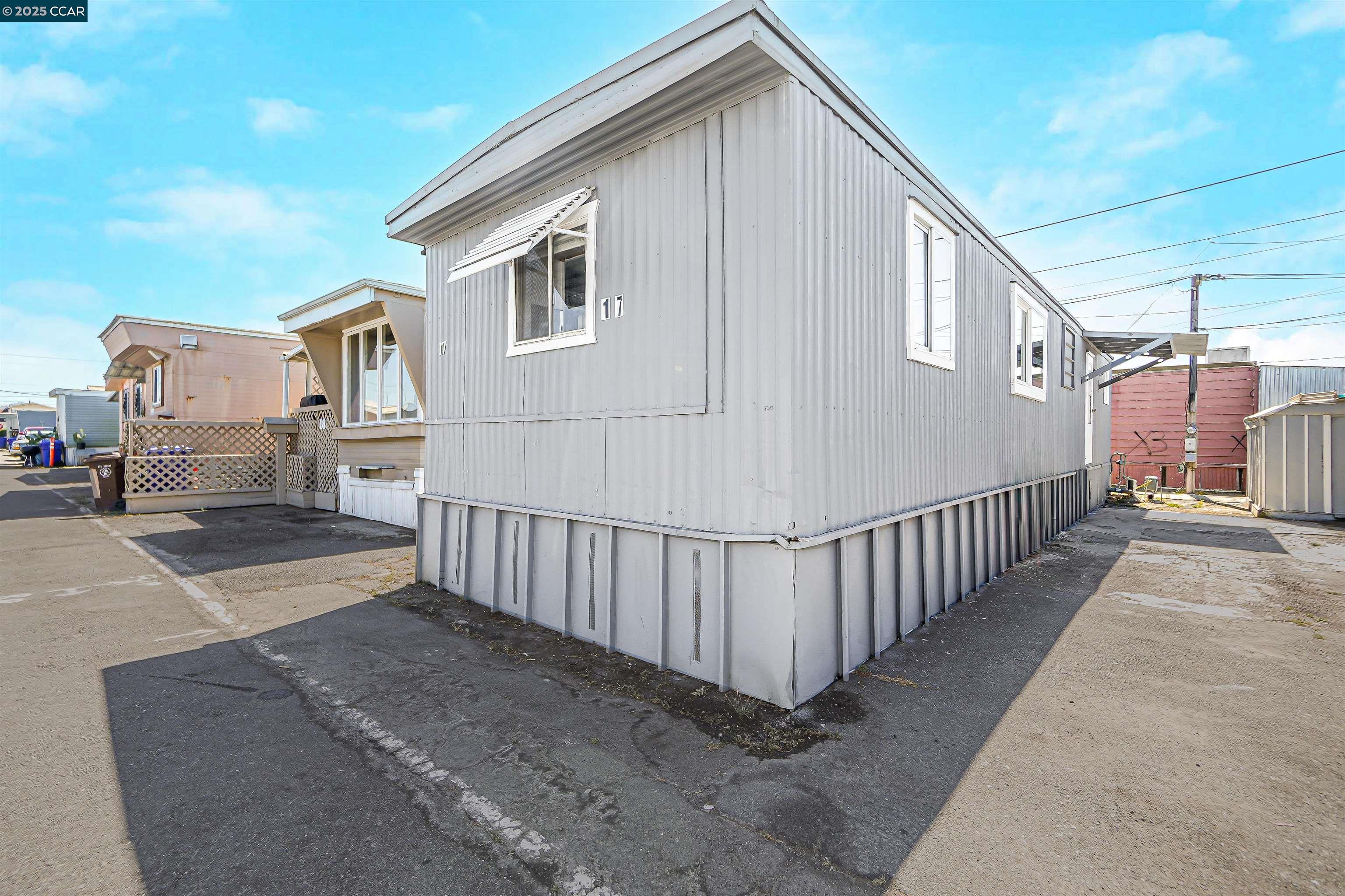 Detail Gallery Image 3 of 26 For 1153 Rumrill Blvd #17,  San Pablo,  CA 94806 - 2 Beds | 1 Baths