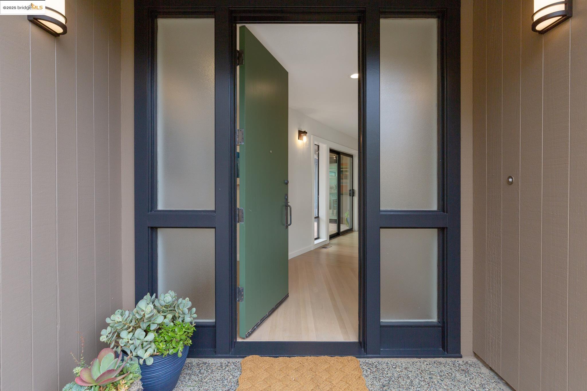 Detail Gallery Image 2 of 60 For 6475 Swainland Rd, Oakland,  CA 94611 - 3 Beds | 3 Baths