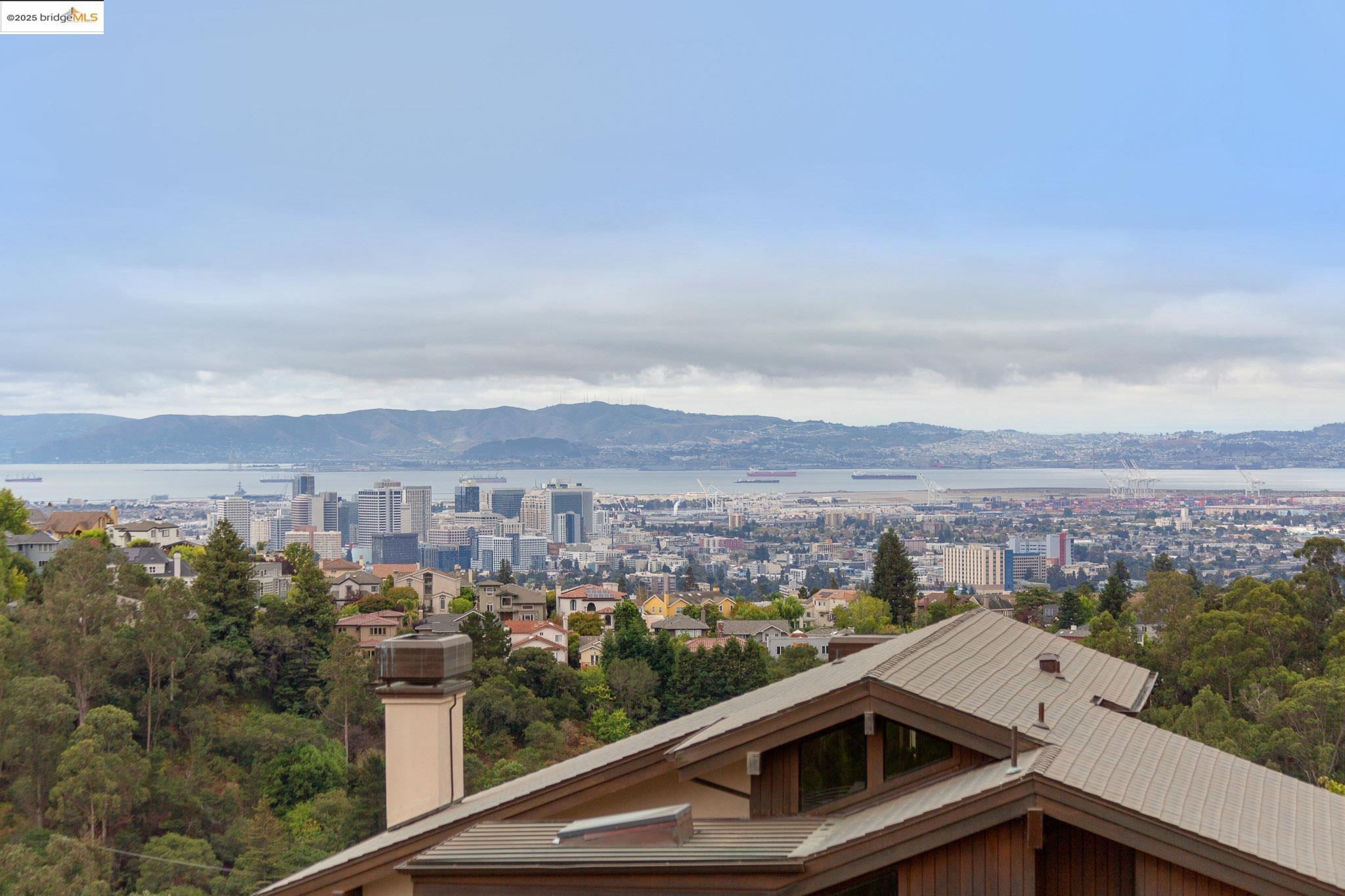 Detail Gallery Image 13 of 60 For 6475 Swainland Rd, Oakland,  CA 94611 - 3 Beds | 3 Baths