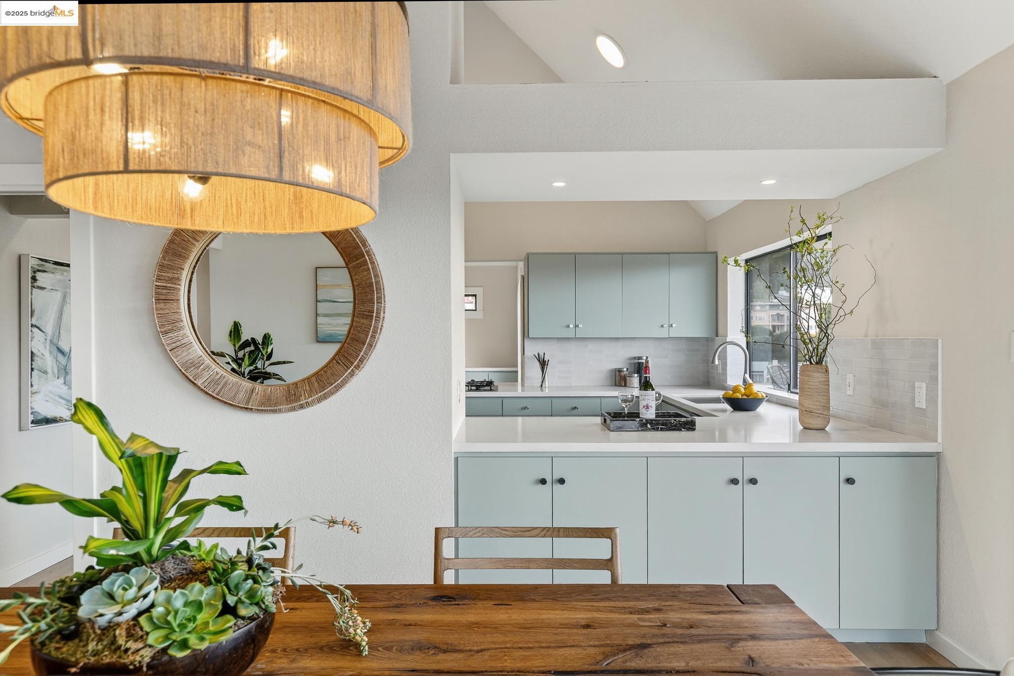 Detail Gallery Image 17 of 60 For 6475 Swainland Rd, Oakland,  CA 94611 - 3 Beds | 3 Baths