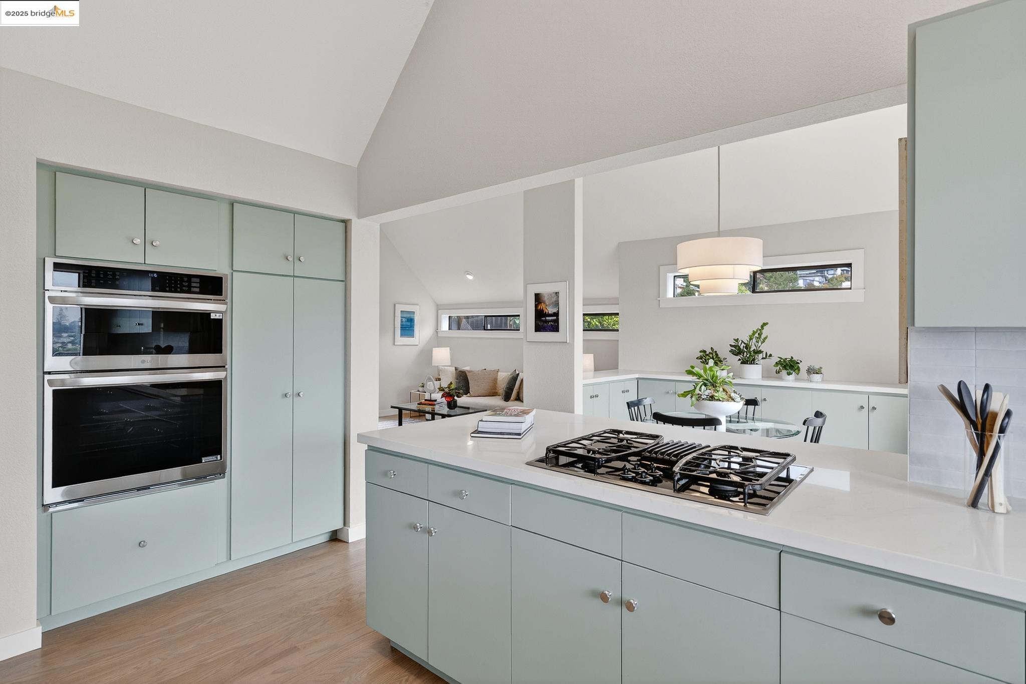 Detail Gallery Image 22 of 60 For 6475 Swainland Rd, Oakland,  CA 94611 - 3 Beds | 3 Baths