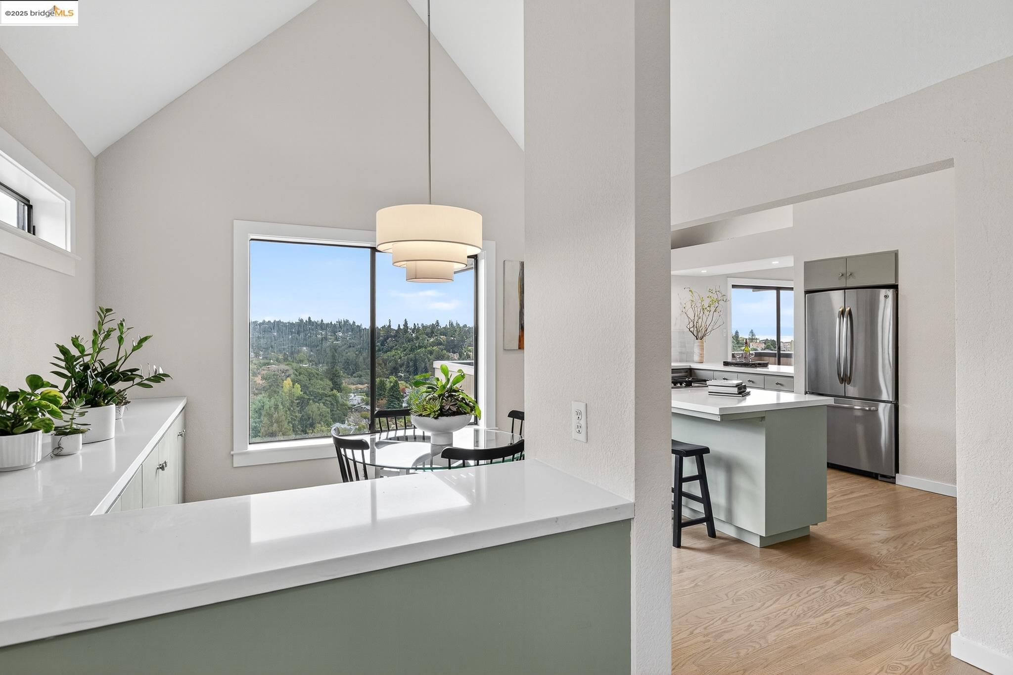 Detail Gallery Image 23 of 60 For 6475 Swainland Rd, Oakland,  CA 94611 - 3 Beds | 3 Baths