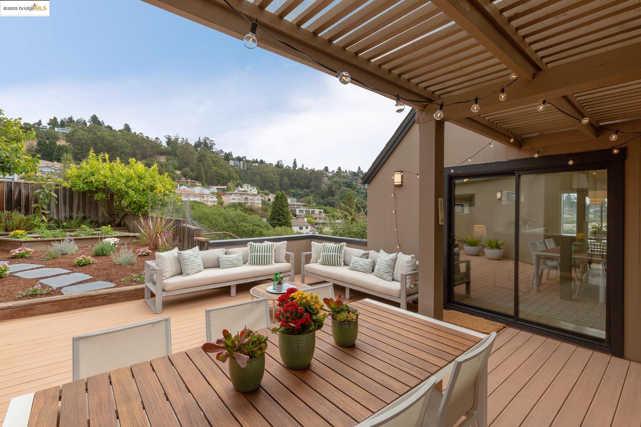 Detail Gallery Image 27 of 60 For 6475 Swainland Rd, Oakland,  CA 94611 - 3 Beds | 3 Baths
