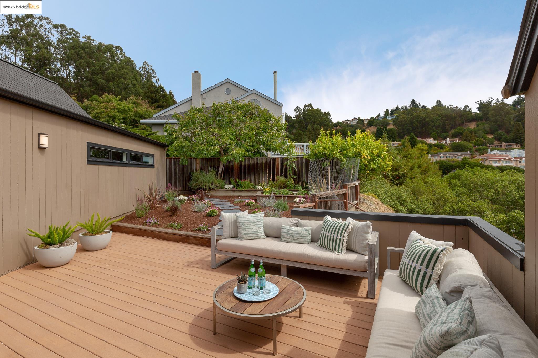 Detail Gallery Image 28 of 60 For 6475 Swainland Rd, Oakland,  CA 94611 - 3 Beds | 3 Baths