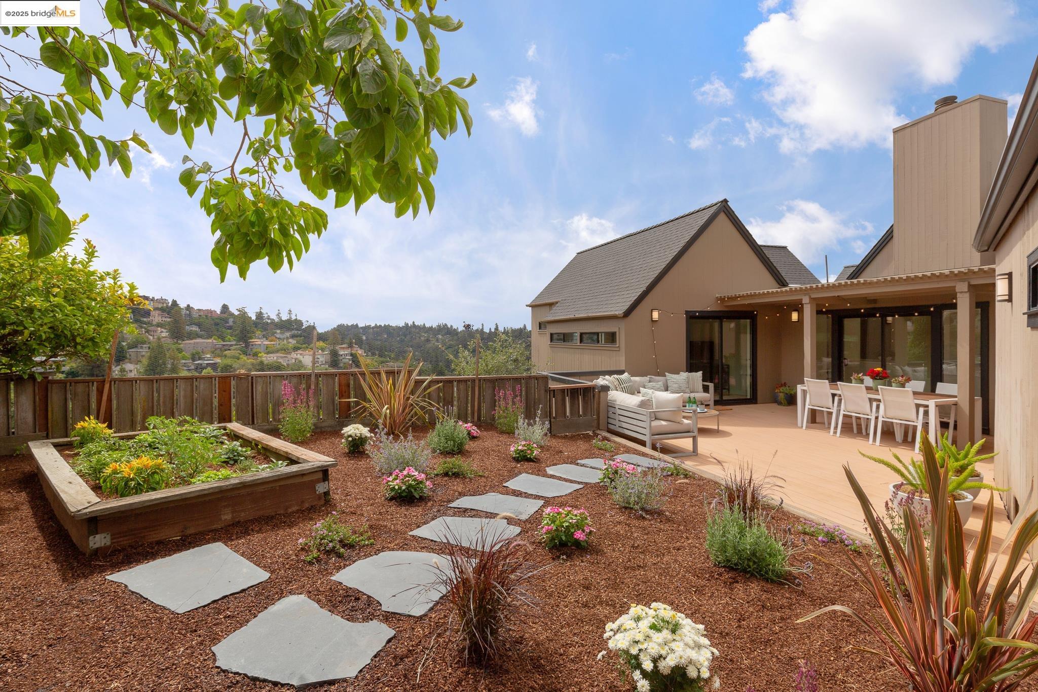 Detail Gallery Image 33 of 60 For 6475 Swainland Rd, Oakland,  CA 94611 - 3 Beds | 3 Baths