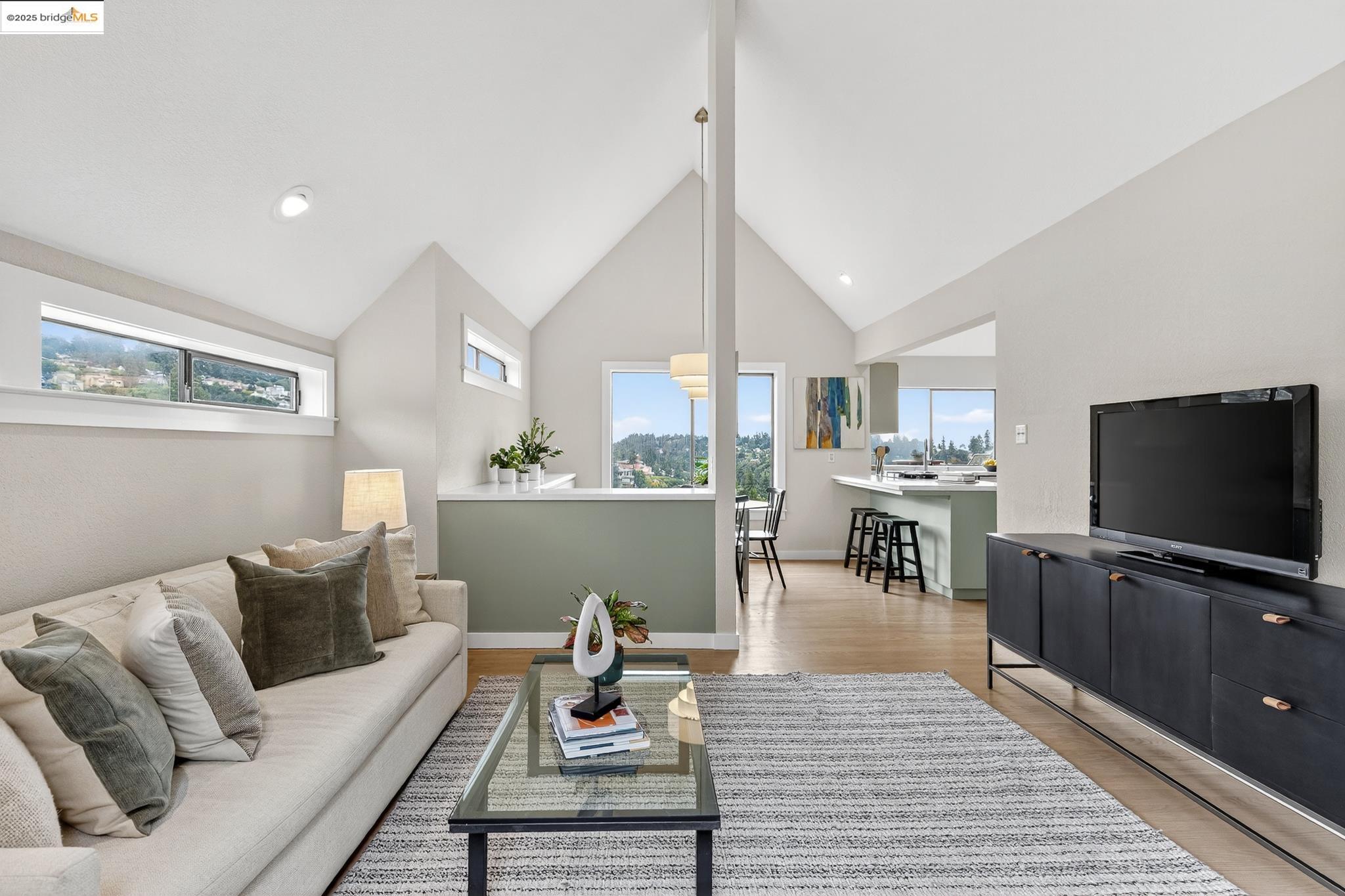 Detail Gallery Image 34 of 60 For 6475 Swainland Rd, Oakland,  CA 94611 - 3 Beds | 3 Baths