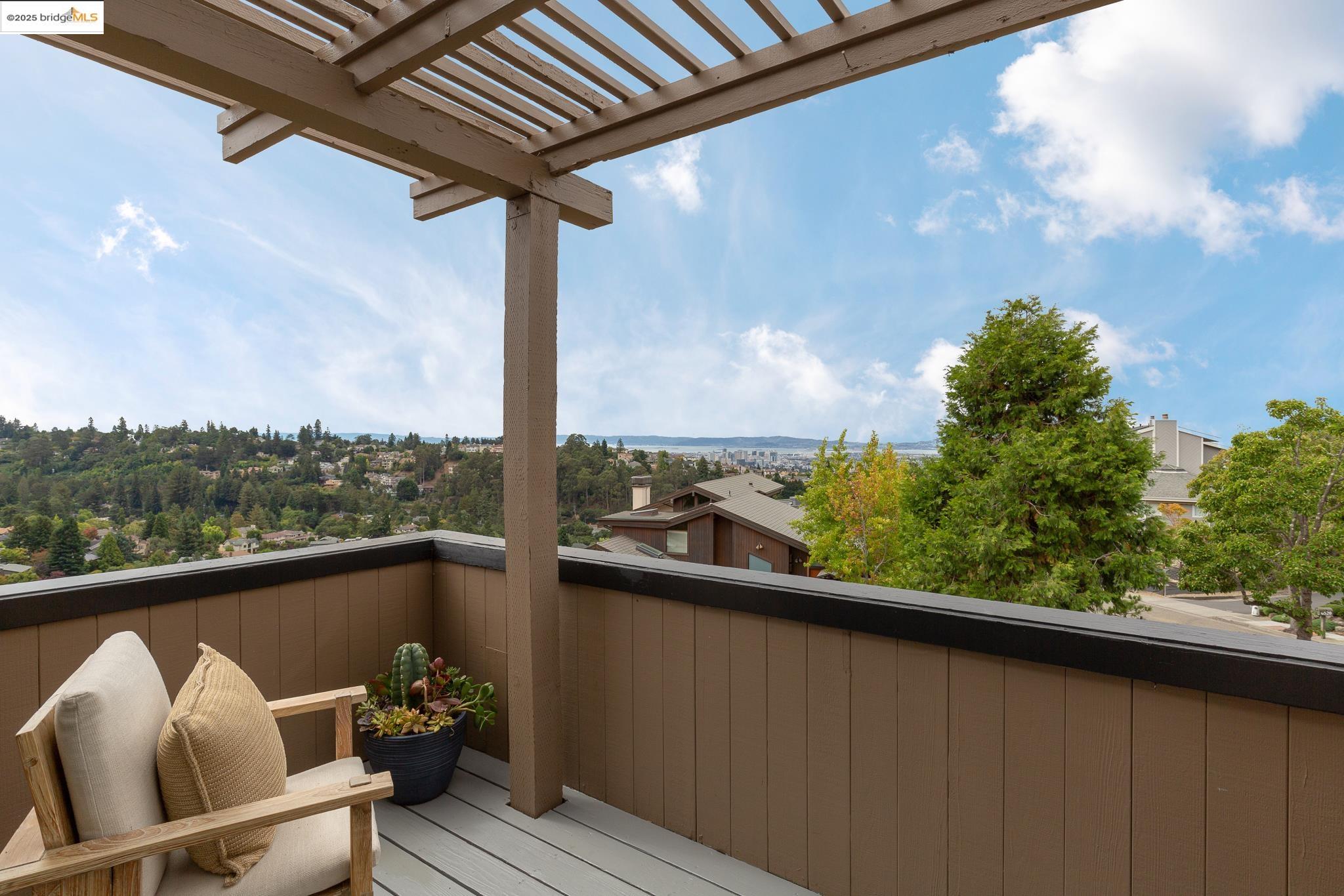 Detail Gallery Image 38 of 60 For 6475 Swainland Rd, Oakland,  CA 94611 - 3 Beds | 3 Baths