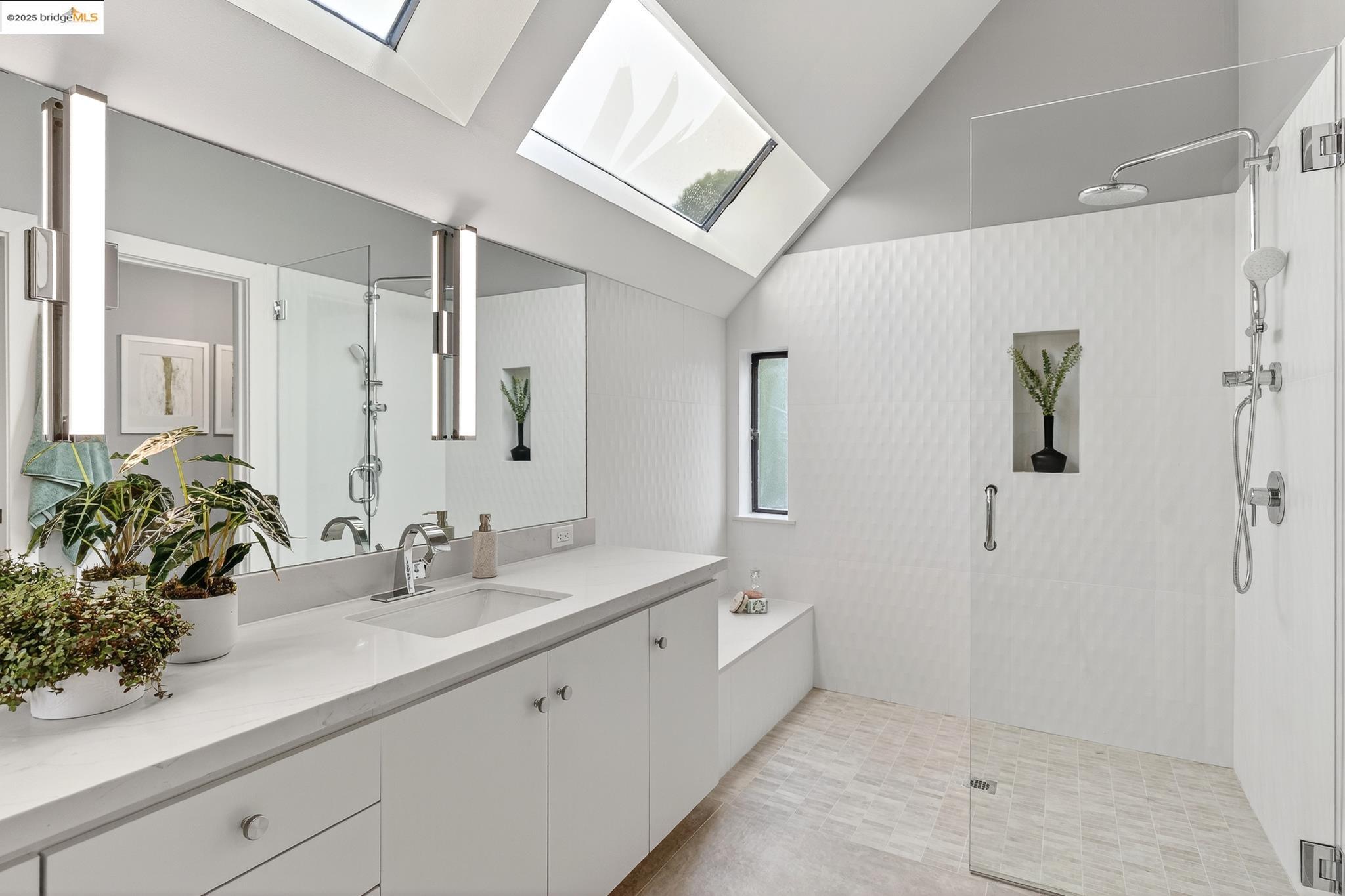 Detail Gallery Image 40 of 60 For 6475 Swainland Rd, Oakland,  CA 94611 - 3 Beds | 3 Baths